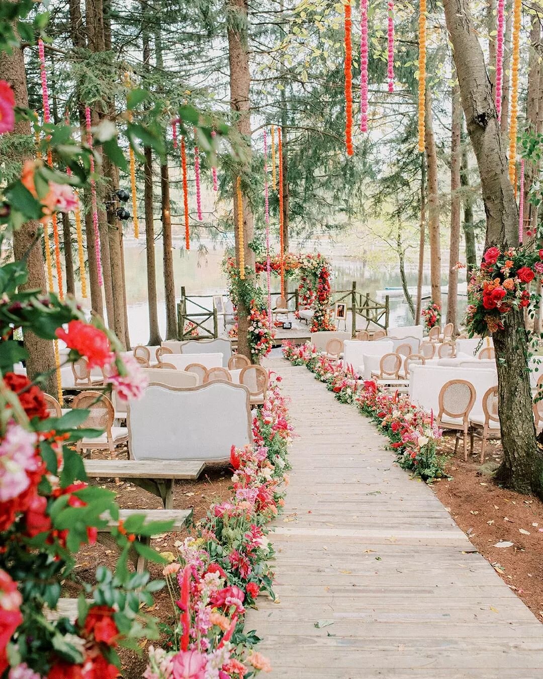 🎶 Sweet Dreams are Made of COLOR 🎶
​
Planner + Creative Director: @amandasavoryevents
​Venue + Catering : @thesistersofcedarlakes
​Indian Catering: Saar Indian Bistro&nbsp;
​Videography: @theneskes
​Photography: @edward_winter @readyluck
​Lighting: