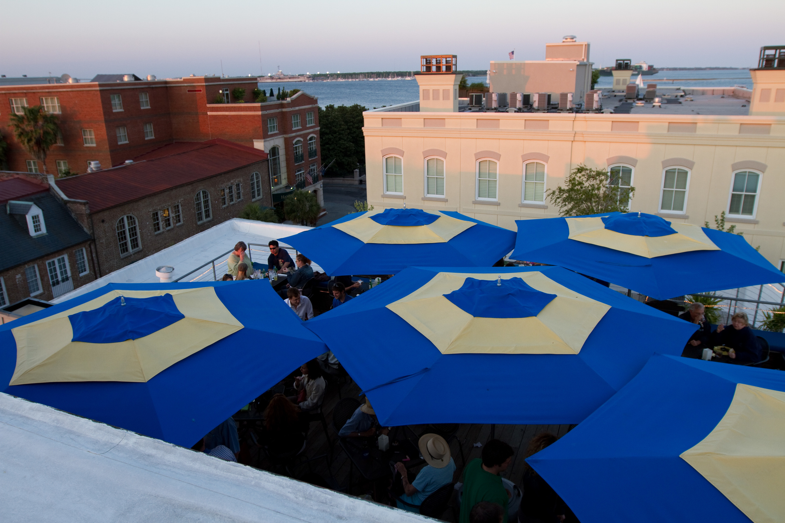 Rooftop_DeckBar.jpg