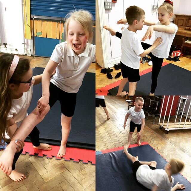 We&rsquo;re having lots of fun teaching Mottram C of E Primary School pupils Ju-Jitsu as part of their PE and PHSE curriculum.
Here, Yellow Class are having lots of fun practising some Jujitsu moves!
We are interested in working with more primary sch