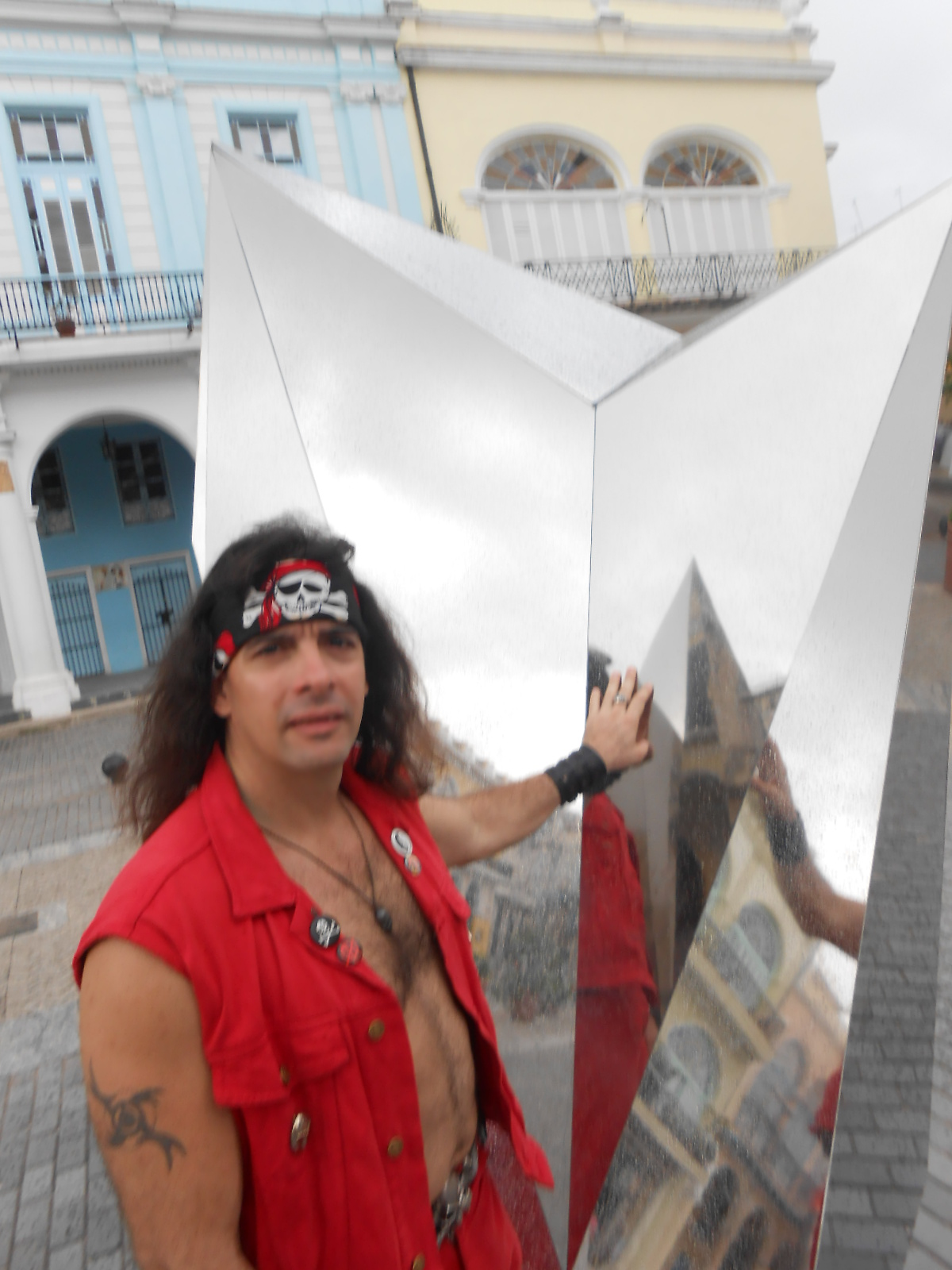 Yoss en la Plaza Vieja 2 (credit_ Emily Maguire).jpg