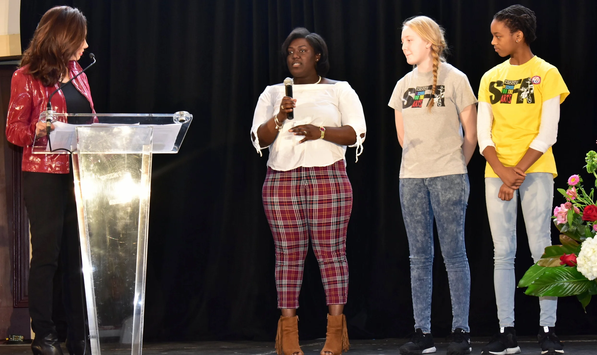 Shannon Cogan interviews Donielle Pankey and students