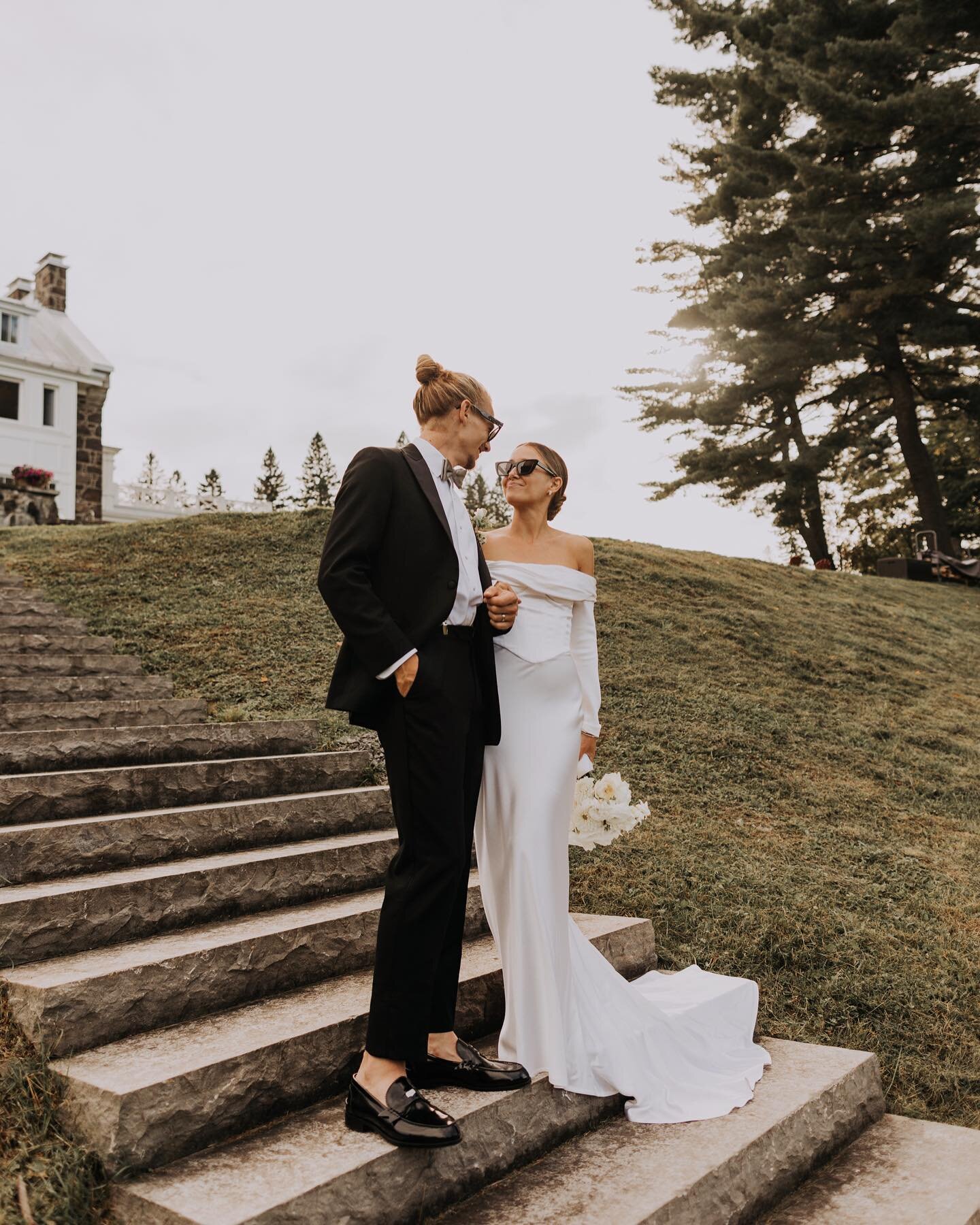 Presque 1 mois sans rien publier ici! Pas par manque de photos mais bien par manque de temps. J&rsquo;ai beaucoup de beaux mariages et s&eacute;ances &agrave; vous montrer dans les prochaines semaines et je commence avec le sublime mariage de Sophie 