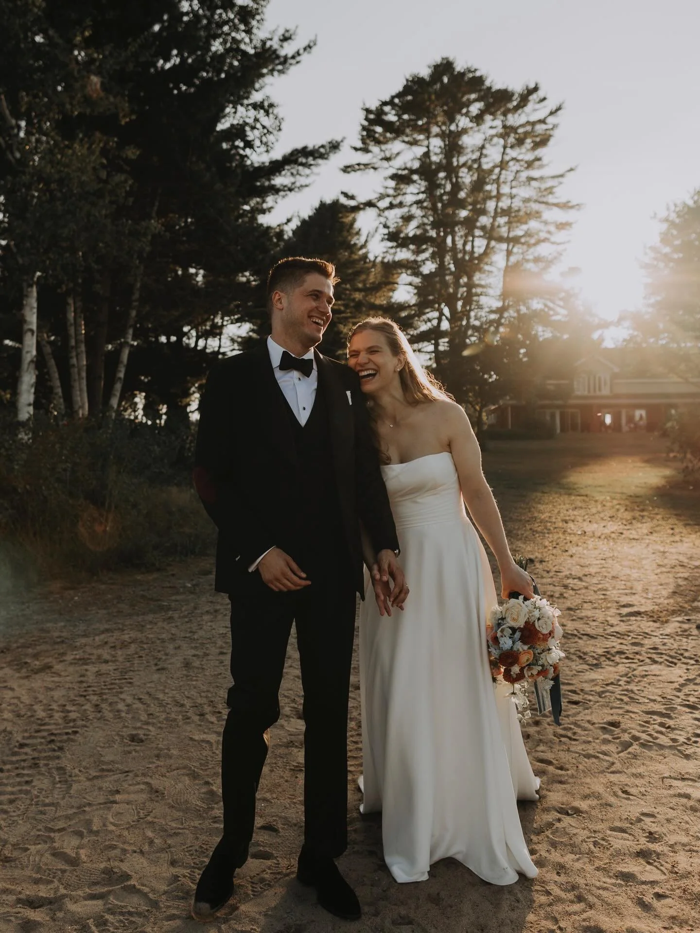 ML + C 🔥🔥
.
.
.
.
.
#montrealwedding #montrealphotographer #quebecwedding #engagementshoot #montrealweddingphotographer #loveislove #weddingphotography #weddingphoto #makemoments #vscocam #wedding #canon #weddingseason #weddingday #couplesportrait 