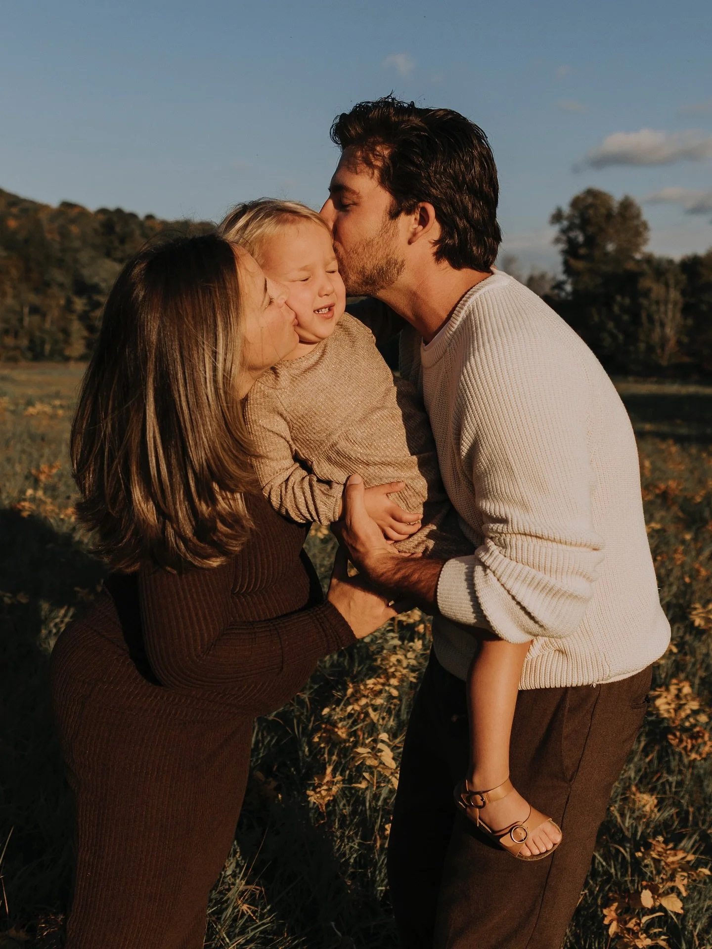 🍁🍂💕

.
.
.
.
.
#montrealphotographer #quebec  #loveislove #makemoments #mom #canon #love #rookeandrovercrew #lovers #maternity #proudmom #maternite #family #baby #famille #maman #grossesse #laurentides #motherhood #pregnant #pregnancy