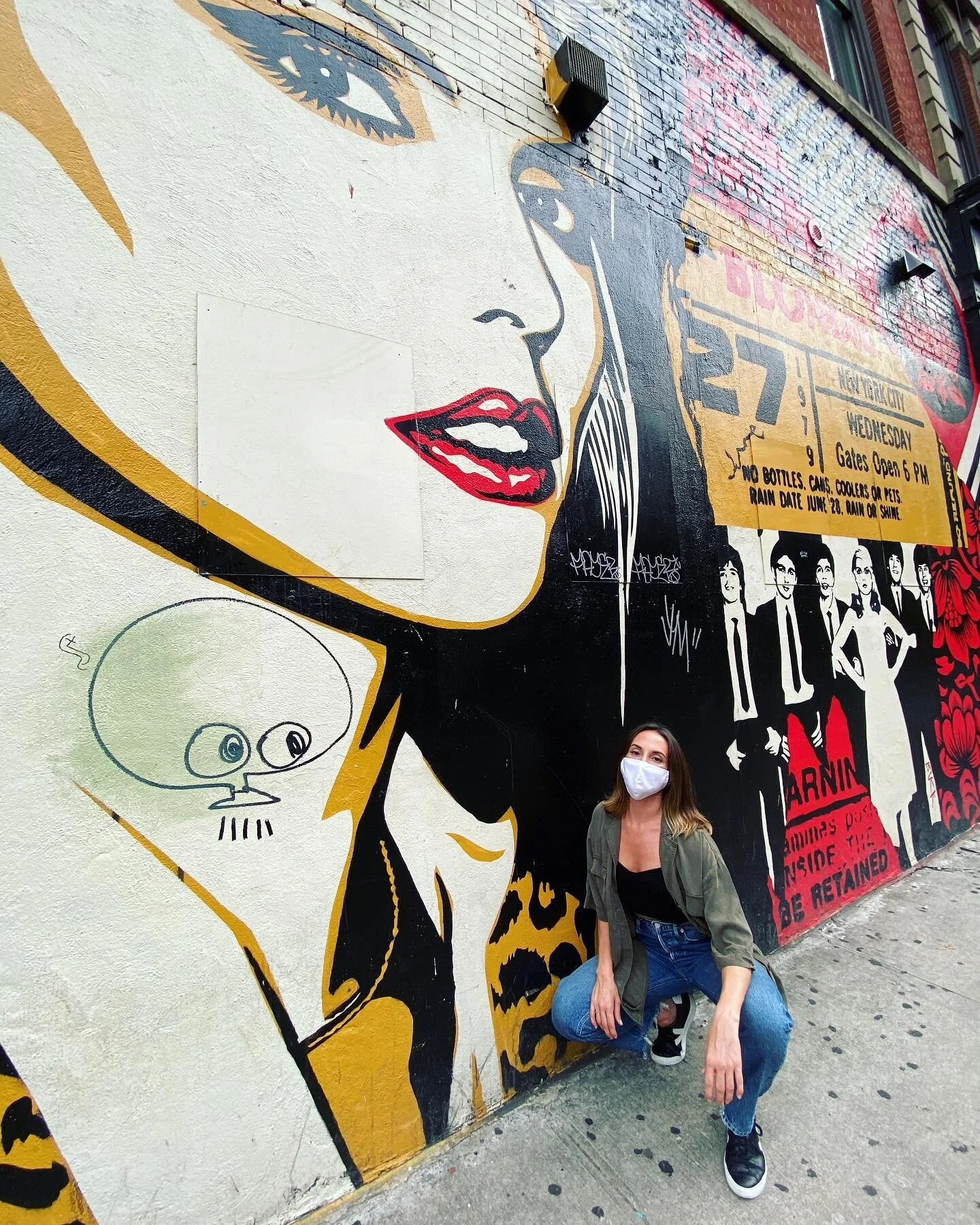 Don&rsquo;t leave me hanging on the telephone 📞 

#blondie #obeygiant #lowereastside #streetart #bowery #nycartists #murals #maskup