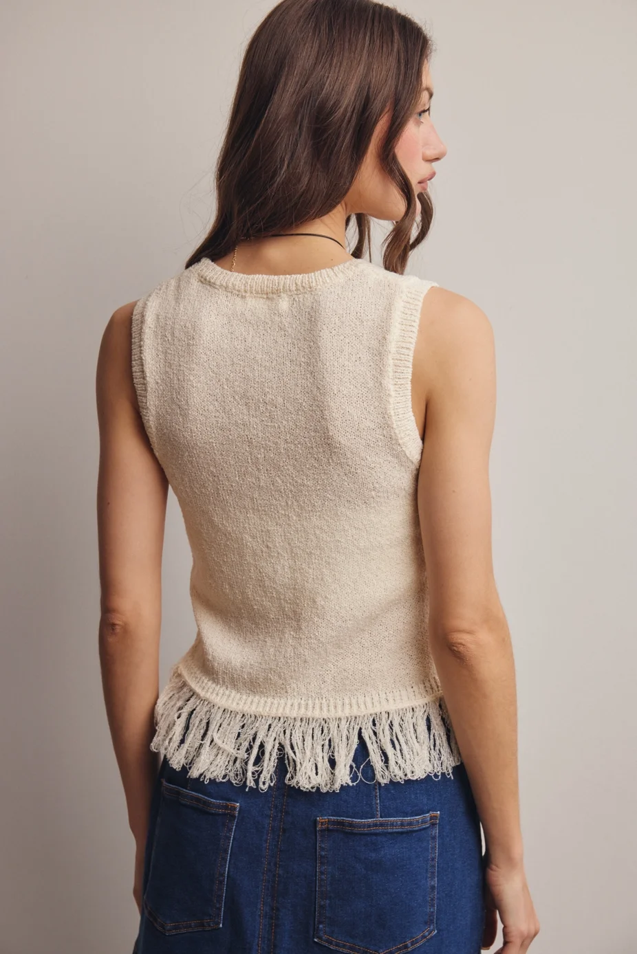 sleeveless-knit-sweater-with-fringe.webp