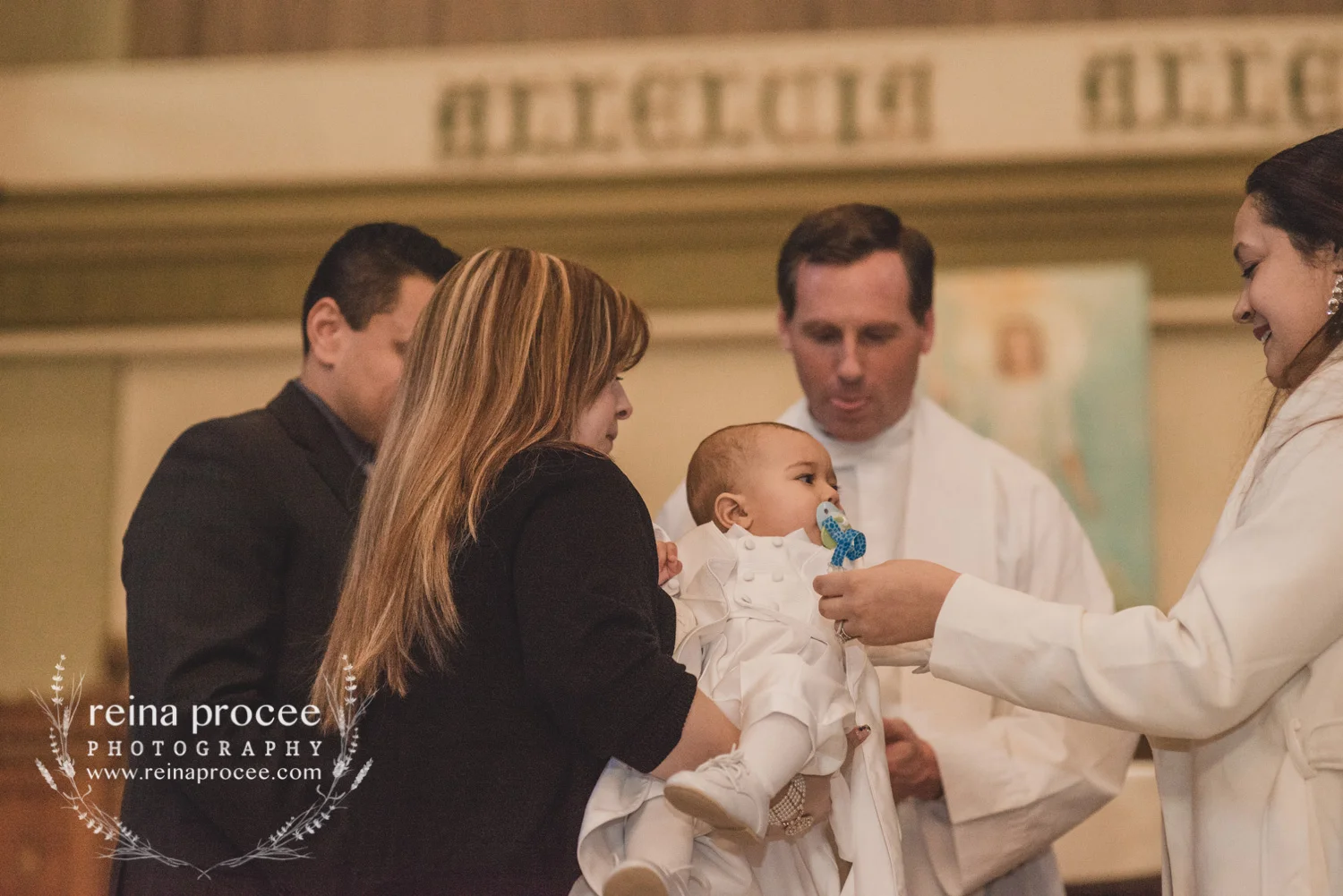 041-baptism-photographer-montreal-family-best-photos-portraits.jpg