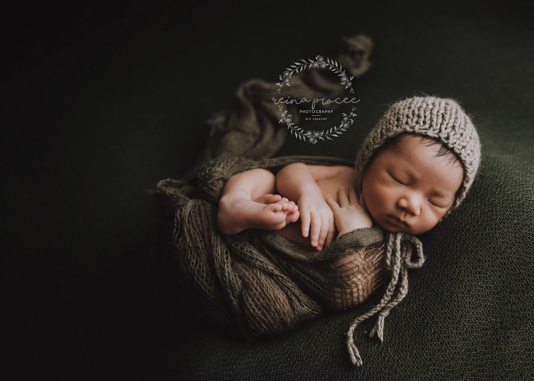 Newborn Photo Session Montreal 5.jpg