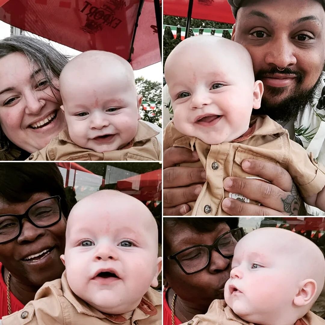 We went out to a neighbourhood pizza place today to celebrate the fact that Lux has been lighting up our life for 6 whole months already! Love him so much! He's already sitting mostly on his own, he loves to smile at anyone who smiles at him and so f