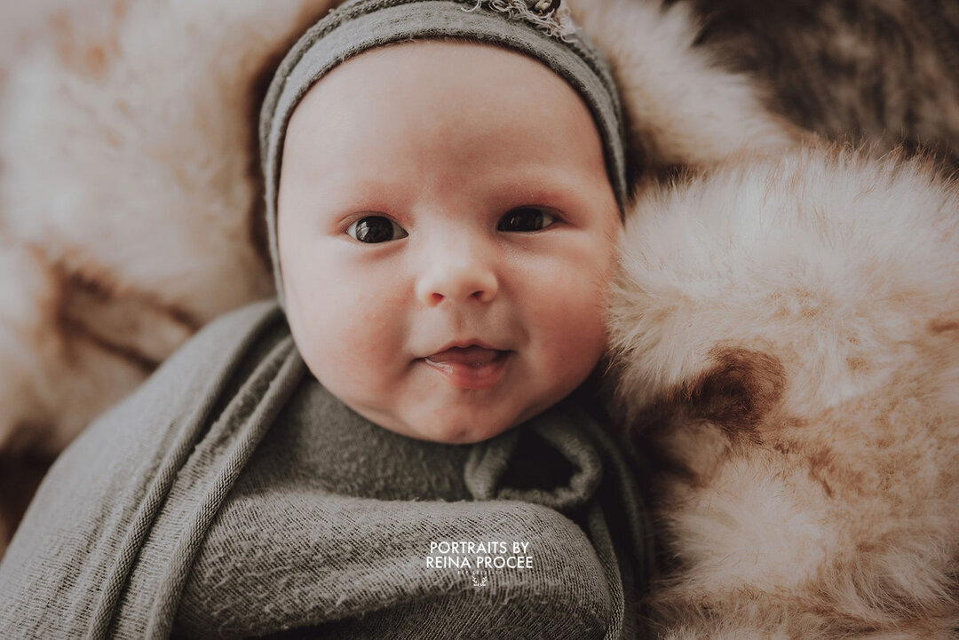I wonder what she's smiling about? 🤔😍