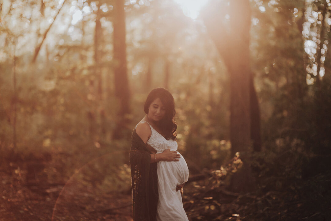 I've said it before and I will say it again. And I WON'T stopping harping about it. Pregnant women are RADIANT!​​​​​​​​​
They are beautiful, powerful, resilient, caring, tender, emotional, and vital! I truly hope that I can communicate these feelings