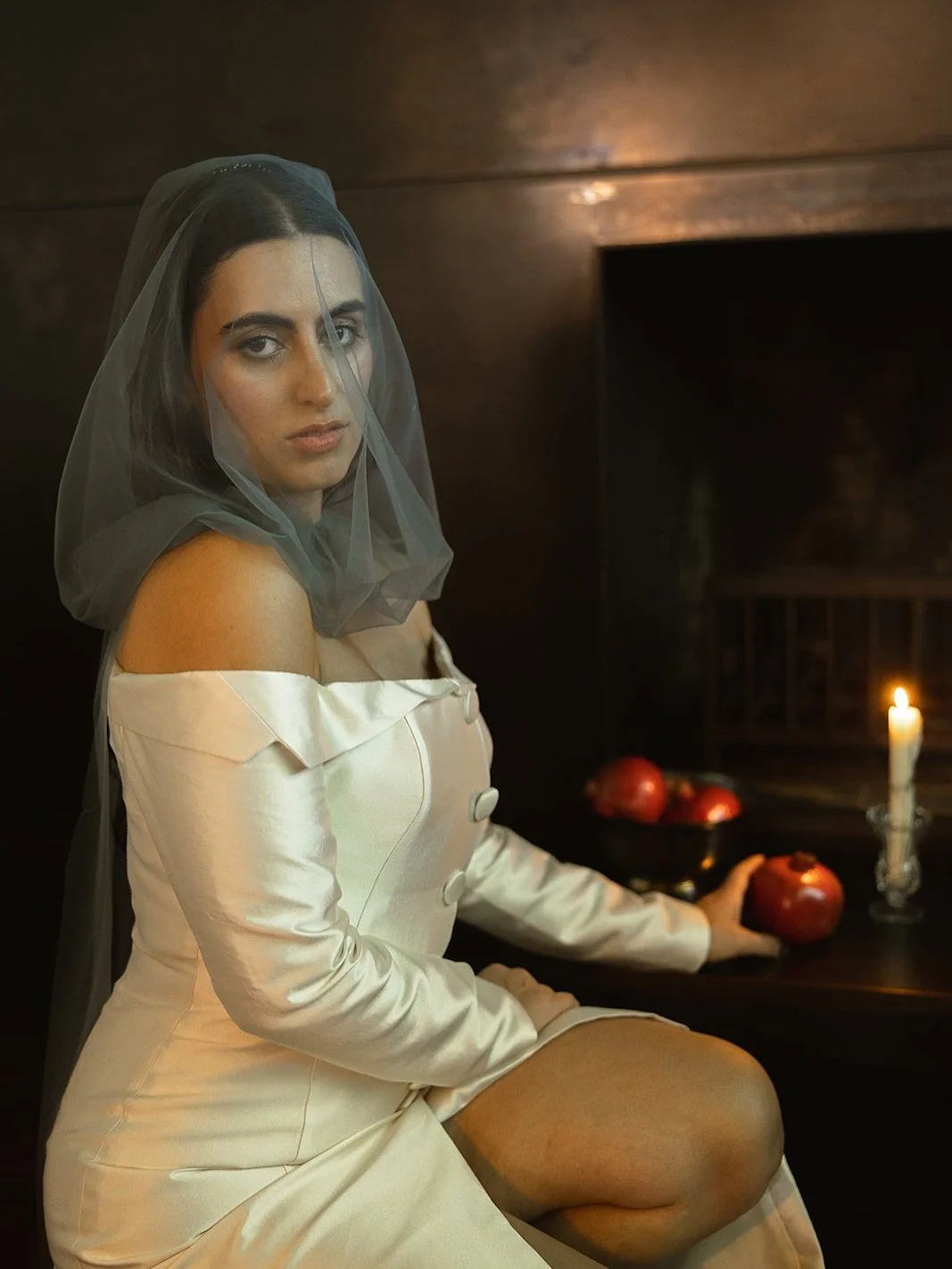 November energy 🕯️
.
.
.
.
.
.
#golijune #winterwedding #winterbride #engaged #chicago #sustainablebridal #coolbride