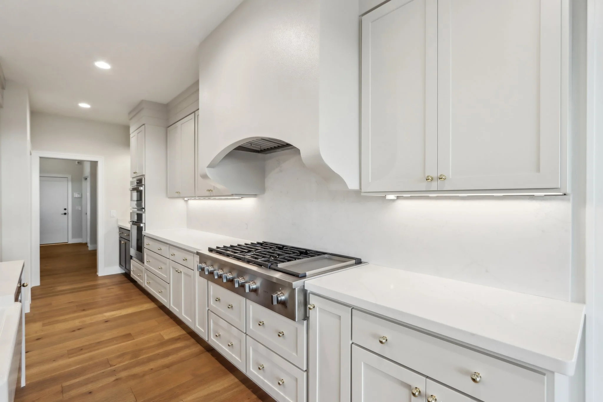 16-web-or-mls-Prairie Water Ct-014.jpg