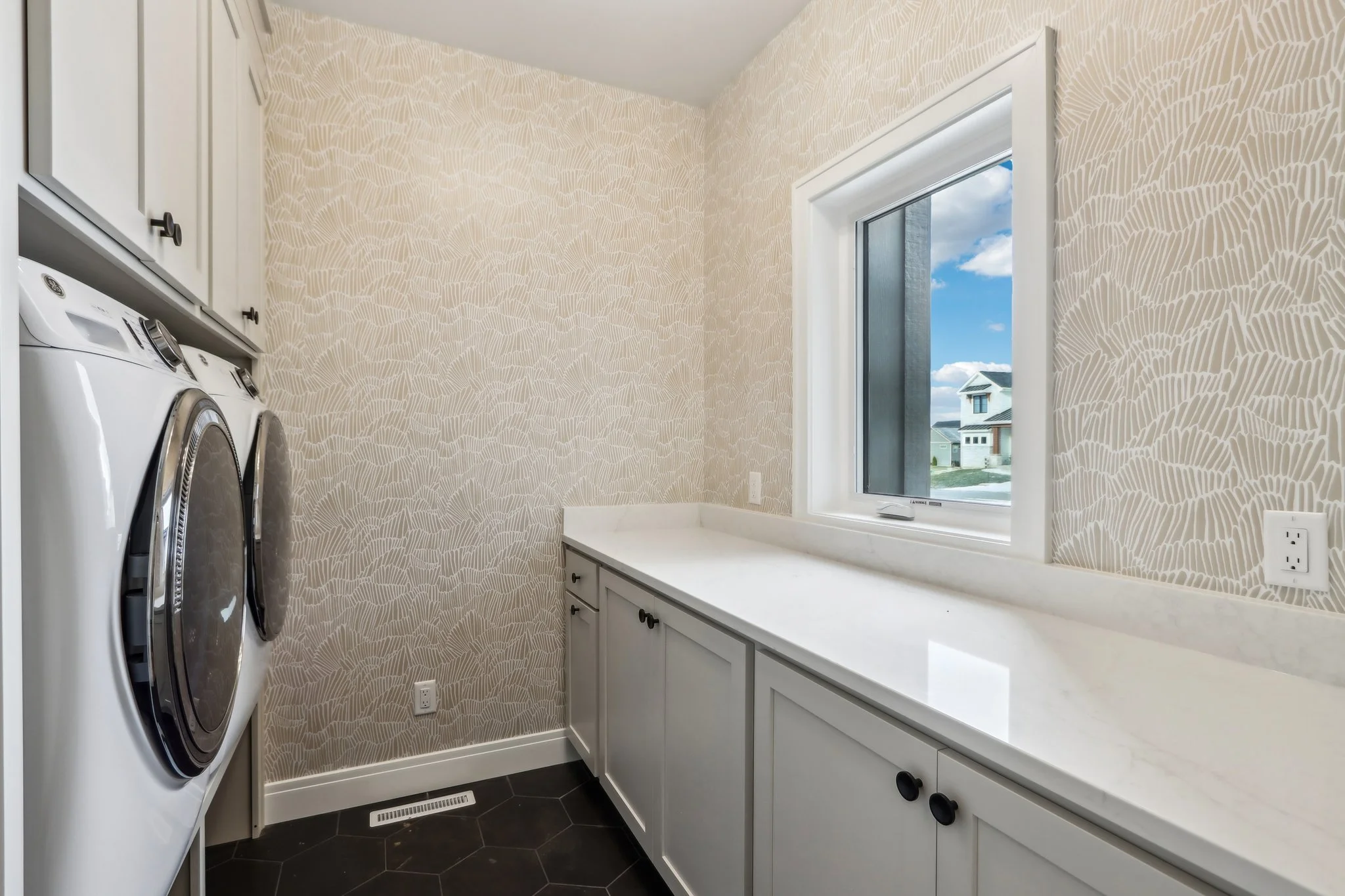 49-web-or-mls-Prairie Water Ct-047.jpg