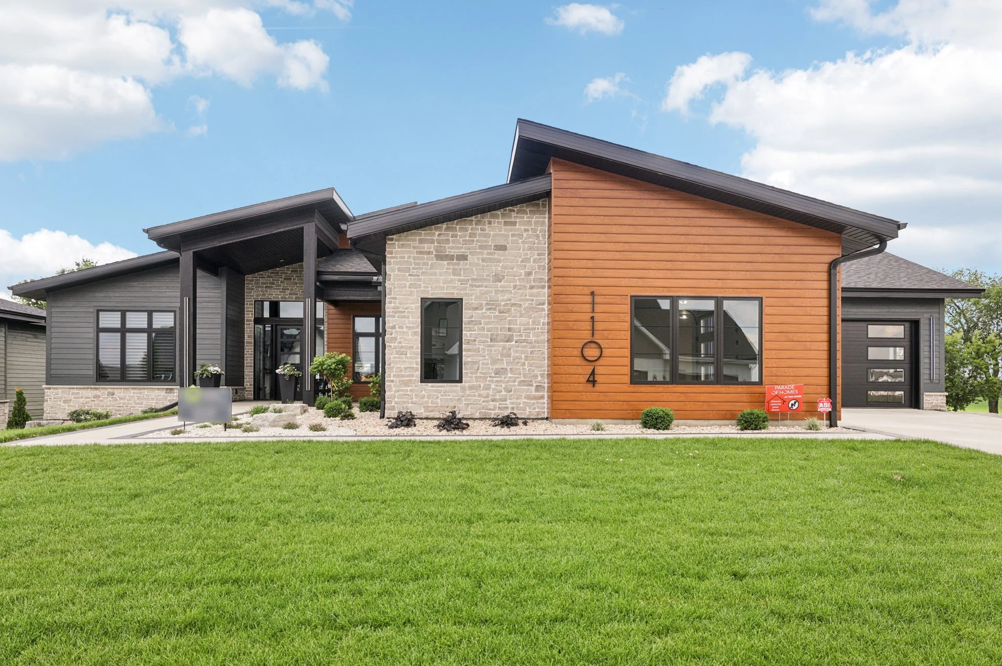 5-web-or-mls-Moll Drive-S2706-005.jpg