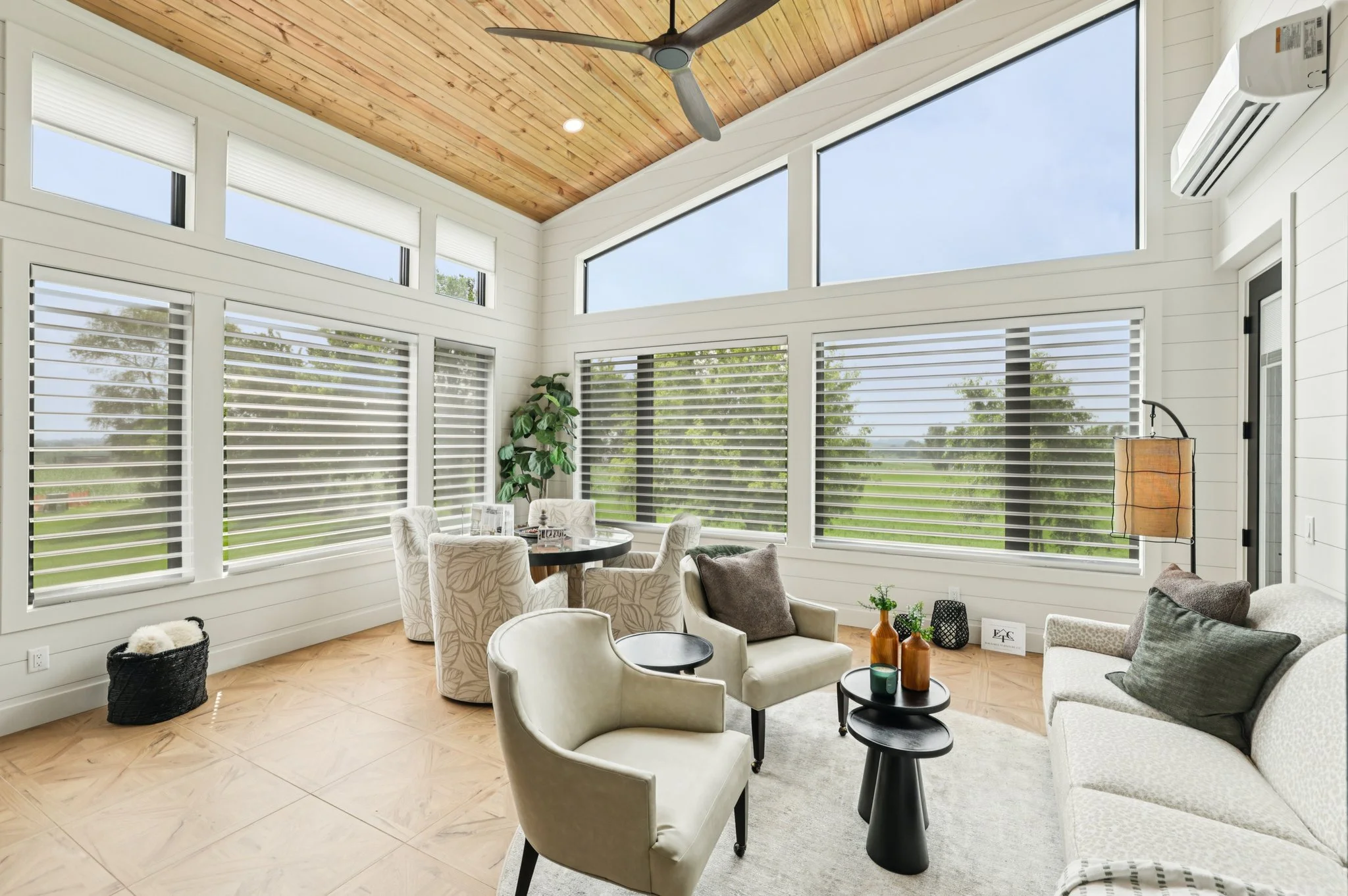 24-web-or-mls-Moll Drive-S2706-024.jpg