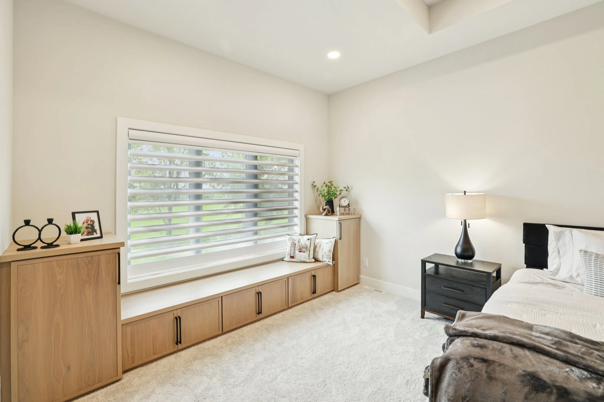 50-web-or-mls-Moll Drive-S2706-050.jpg
