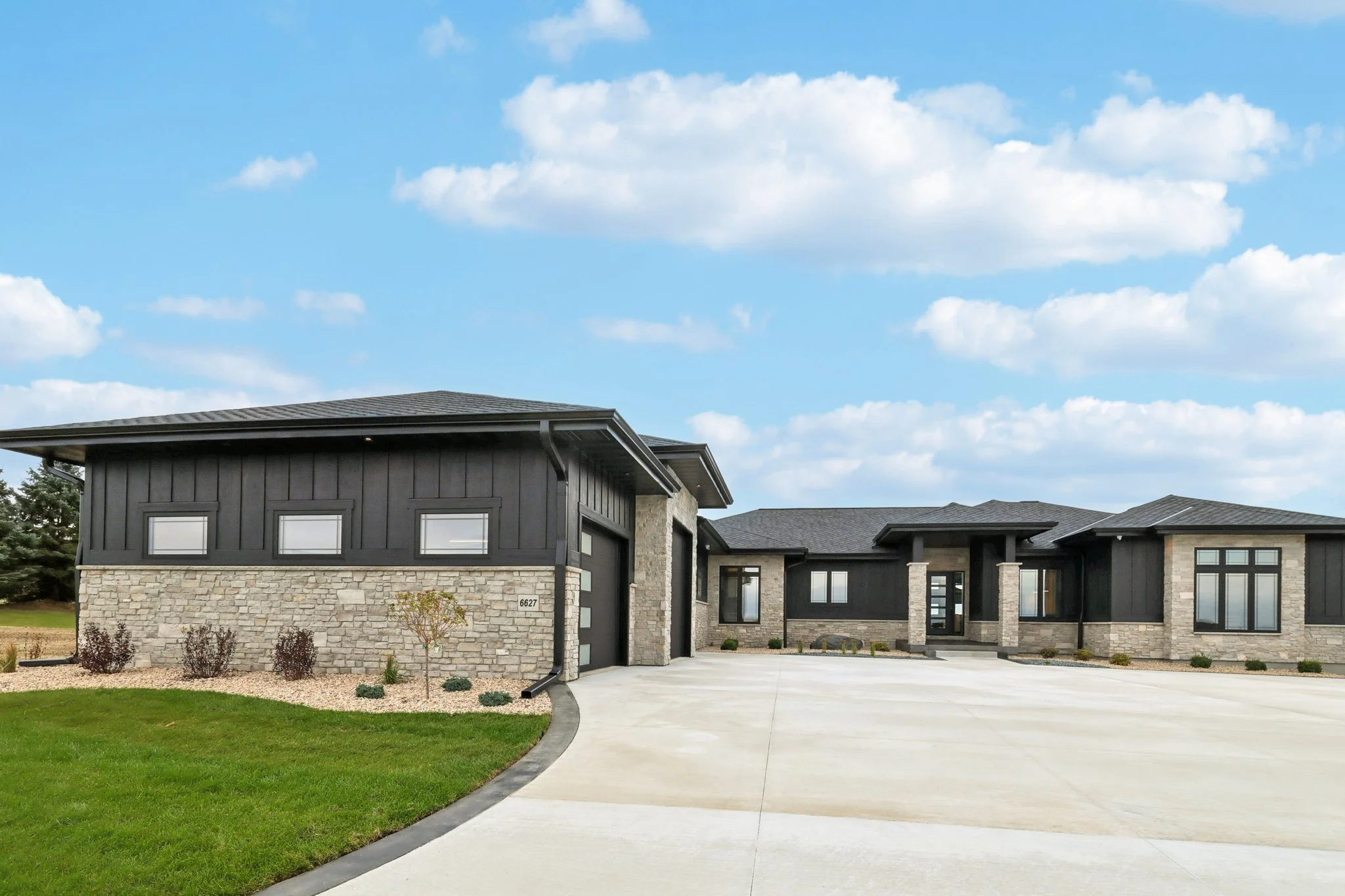 3-web-or-mls-Prairie Hill Dr-L1710-003.jpg