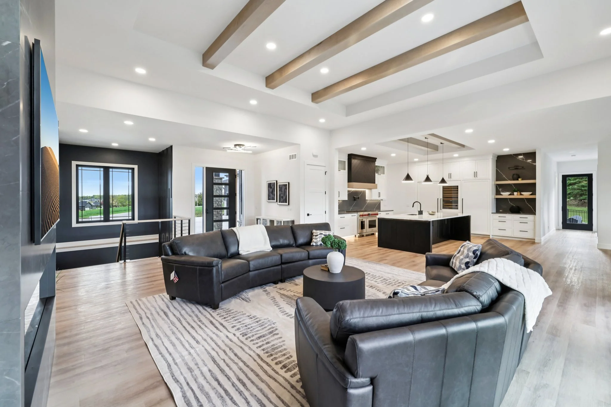 22-web-or-mls-Prairie Hill Dr-L1710-022.jpg