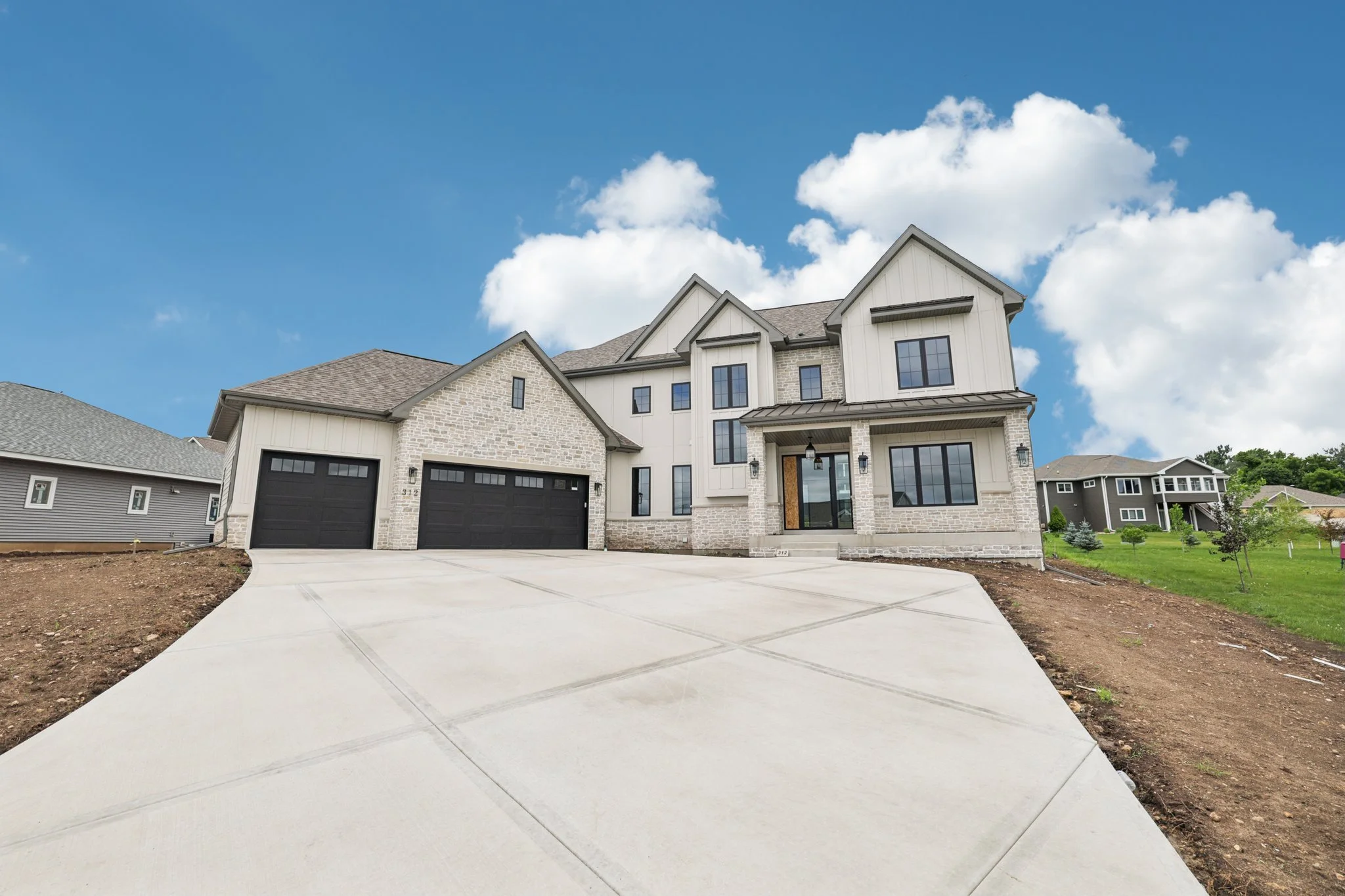 2-web-or-mls-Telemark Pkwy-S2806-002.jpg