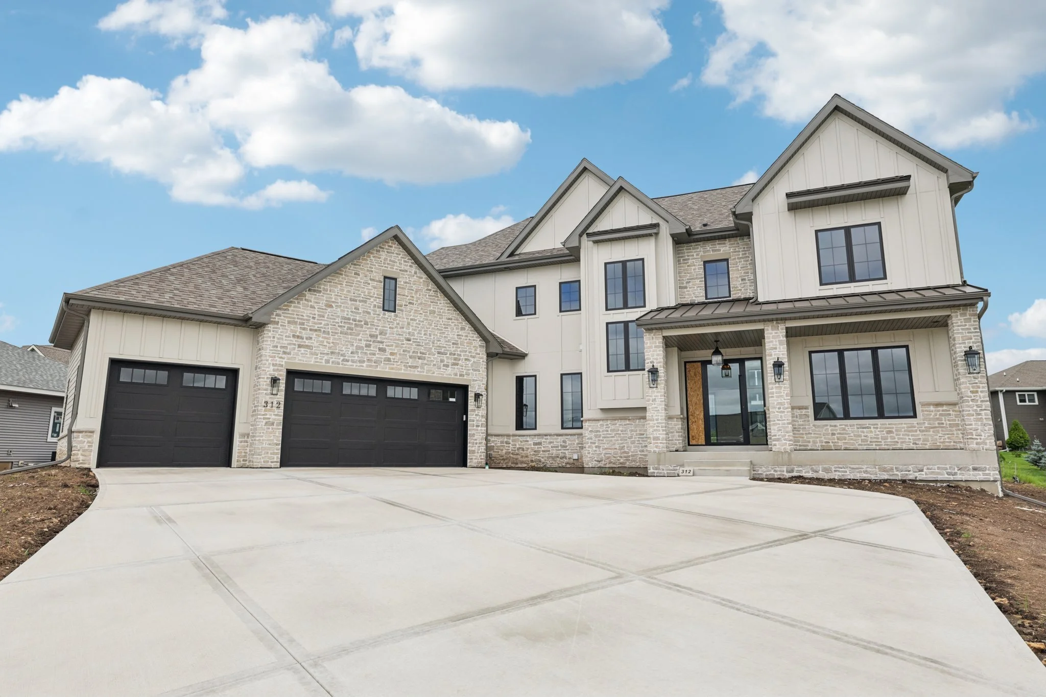 3-web-or-mls-Telemark Pkwy-S2806-003.jpg