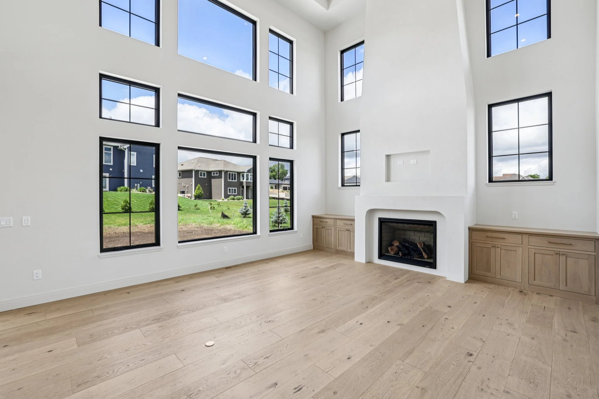 7-web-or-mls-Telemark Pkwy-S2806-007.jpg