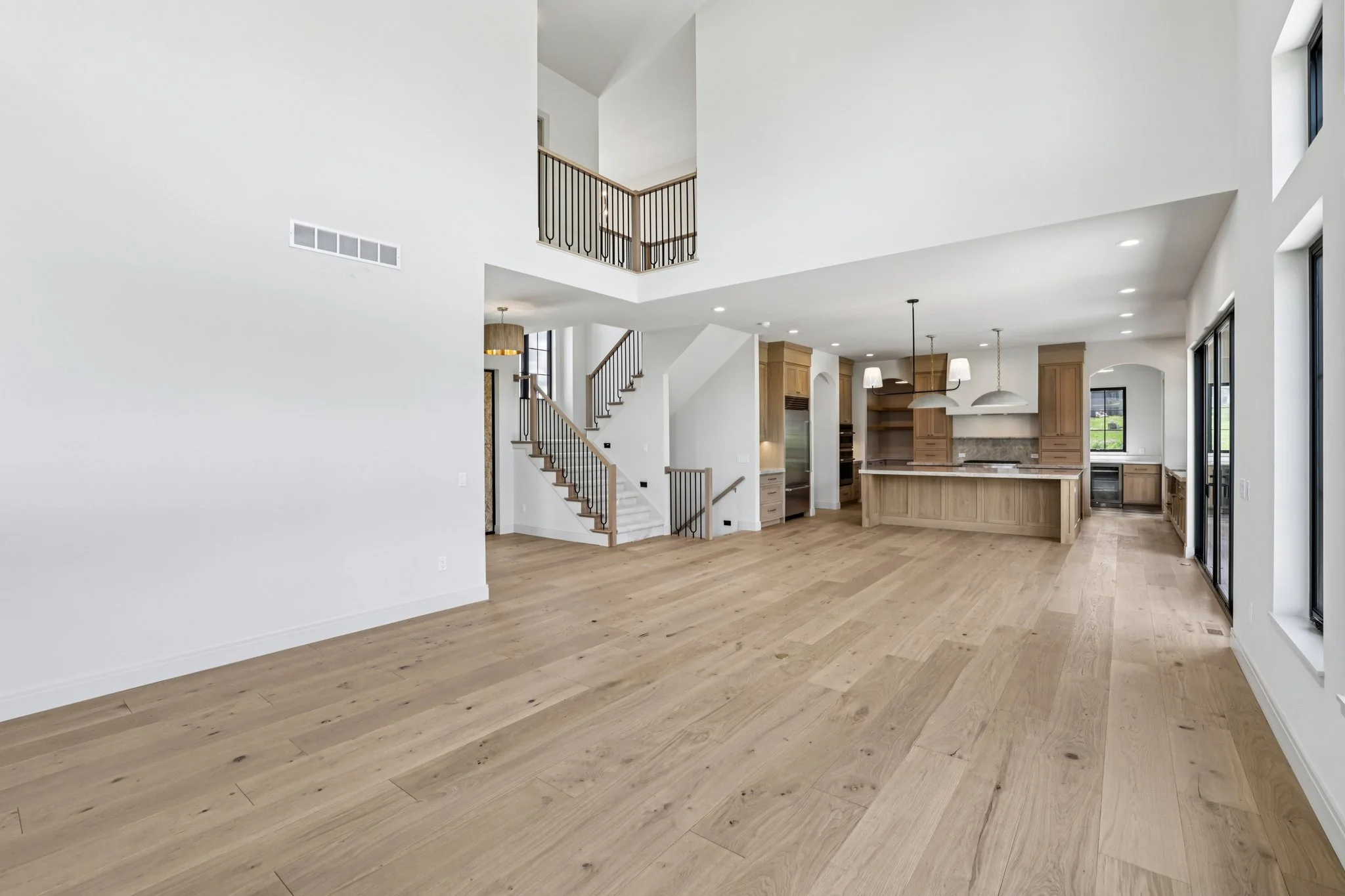 9-web-or-mls-Telemark Pkwy-S2806-009.jpg