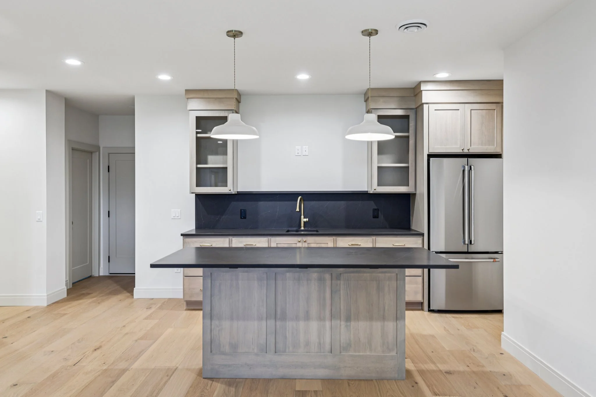 22-web-or-mls-Telemark Pkwy-S2806-022.jpg