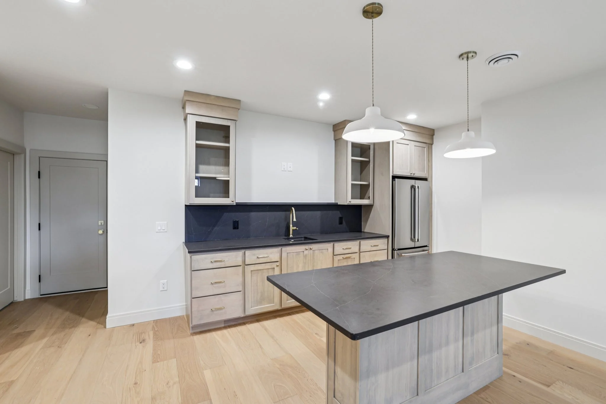 25-web-or-mls-Telemark Pkwy-S2806-025.jpg