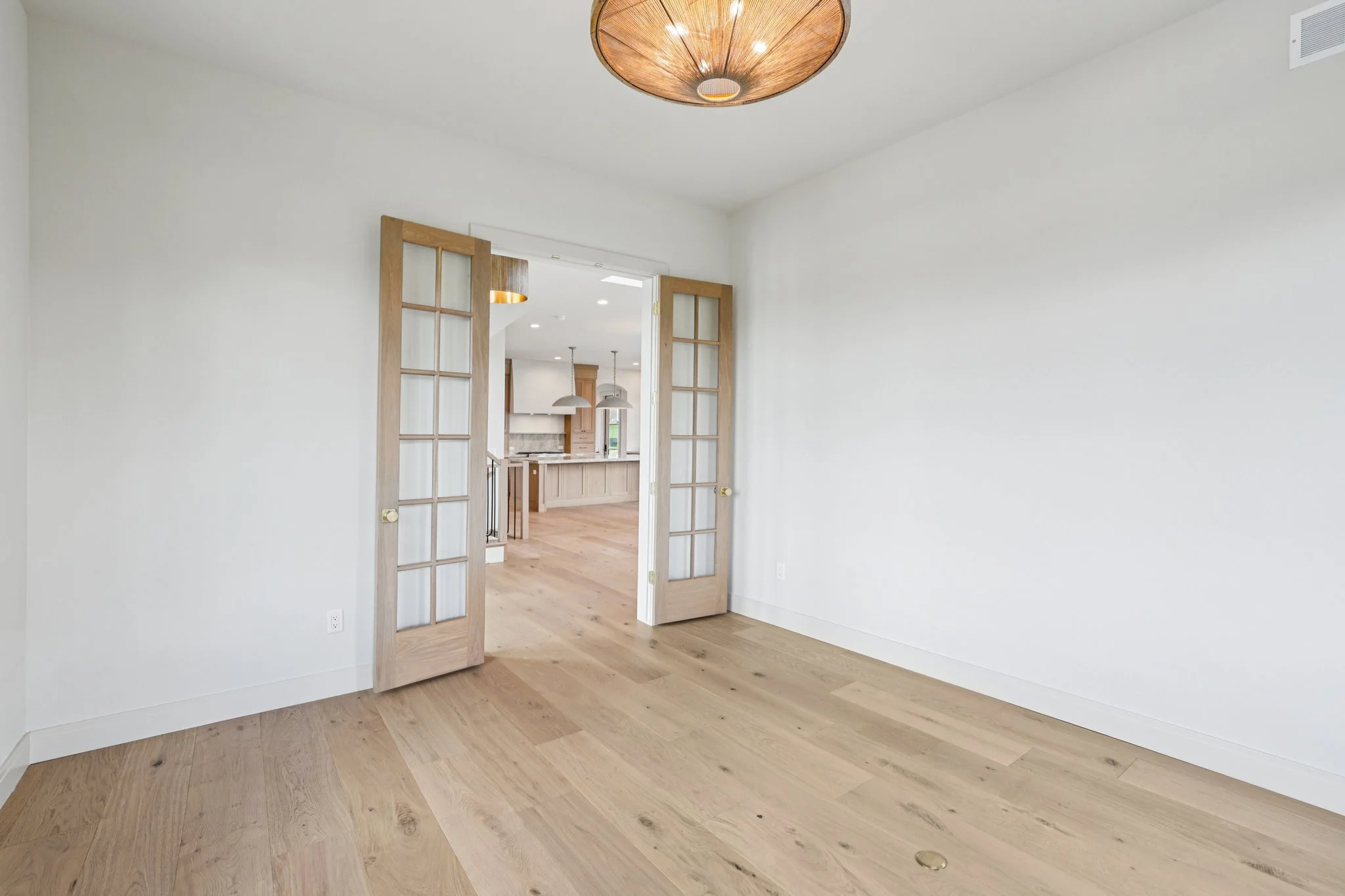 28-web-or-mls-Telemark Pkwy-S2806-028.jpg