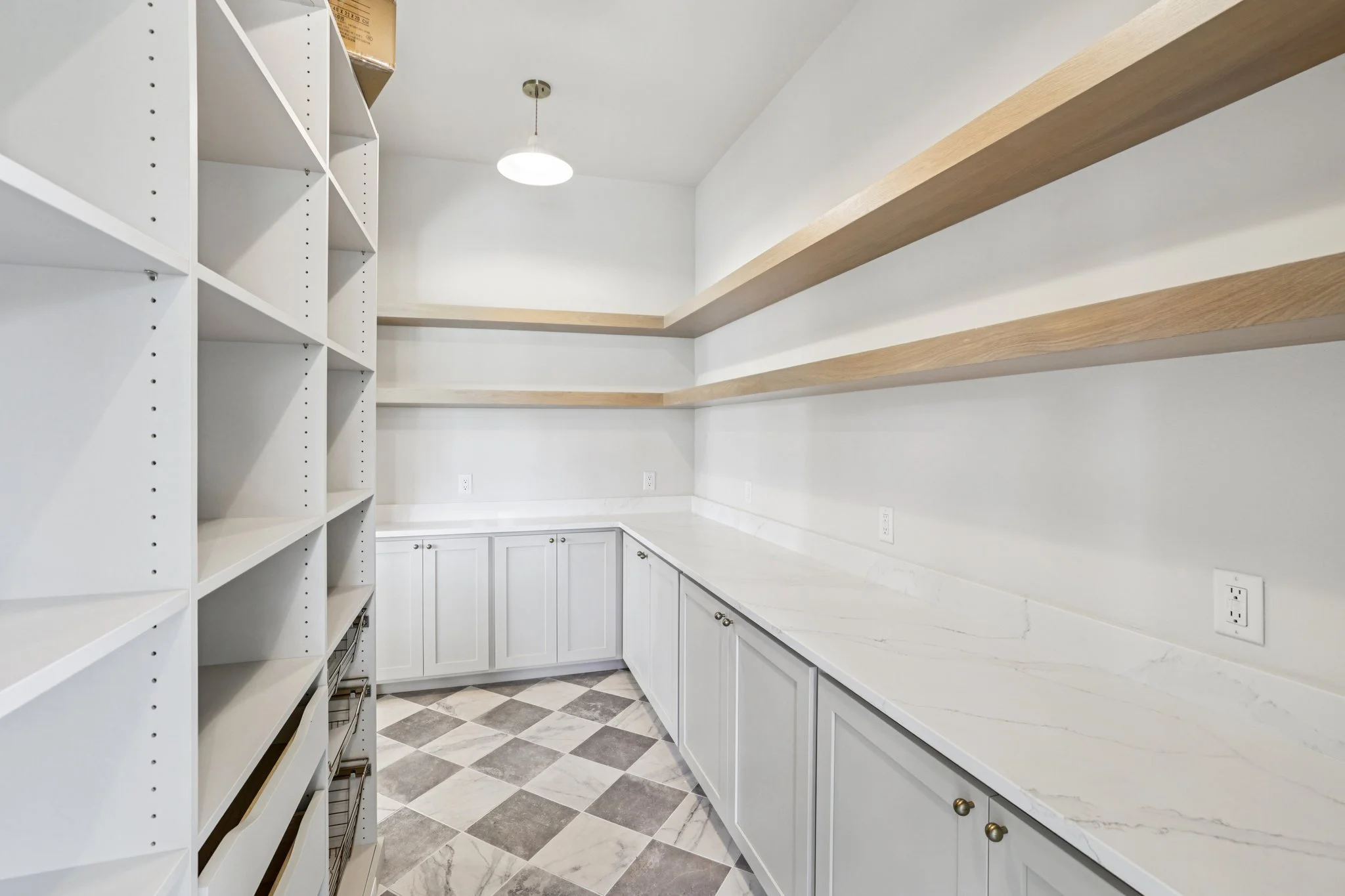 31-web-or-mls-Telemark Pkwy-S2806-031.jpg