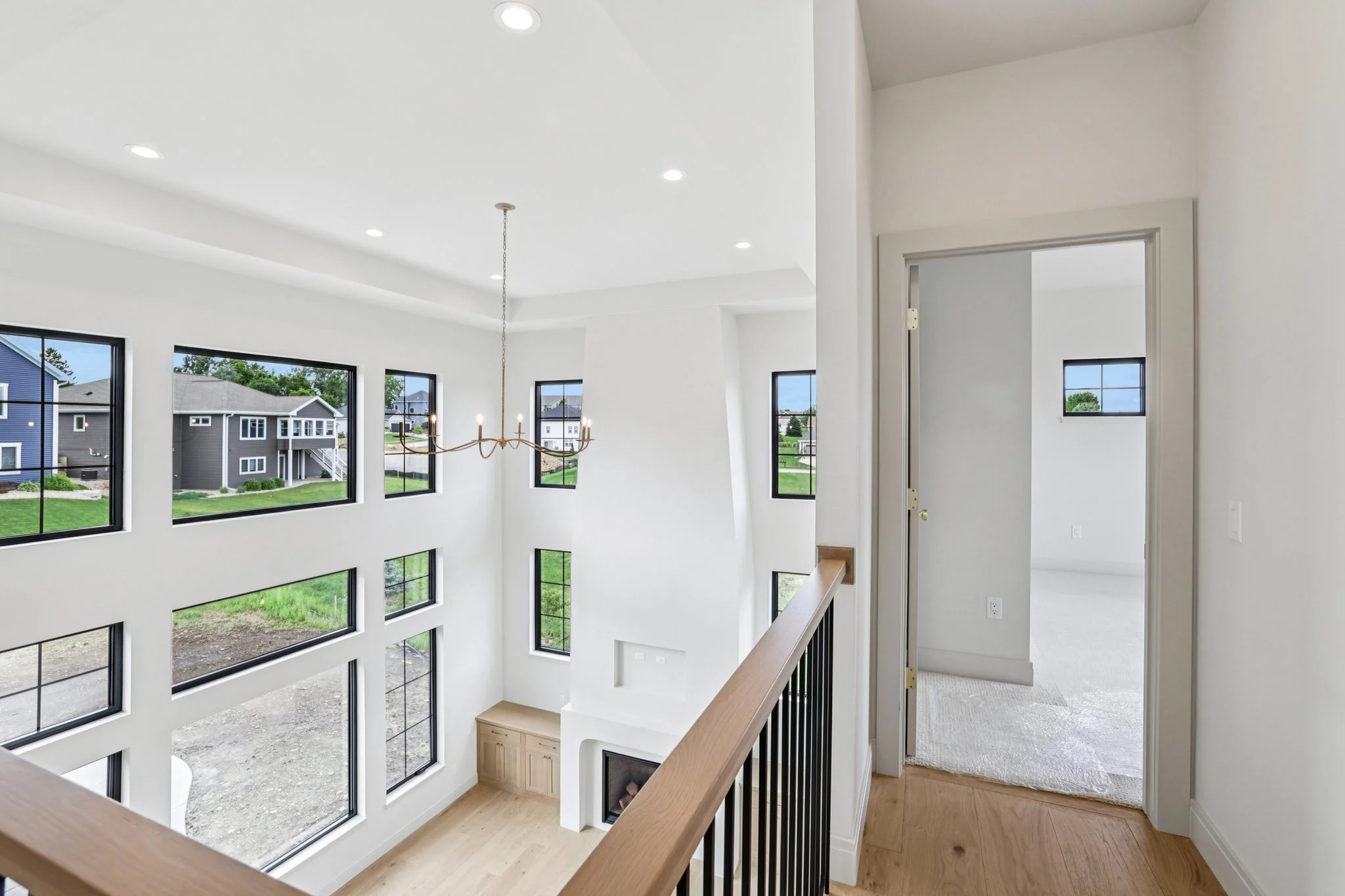 39-web-or-mls-Telemark Pkwy-S2806-039.jpg