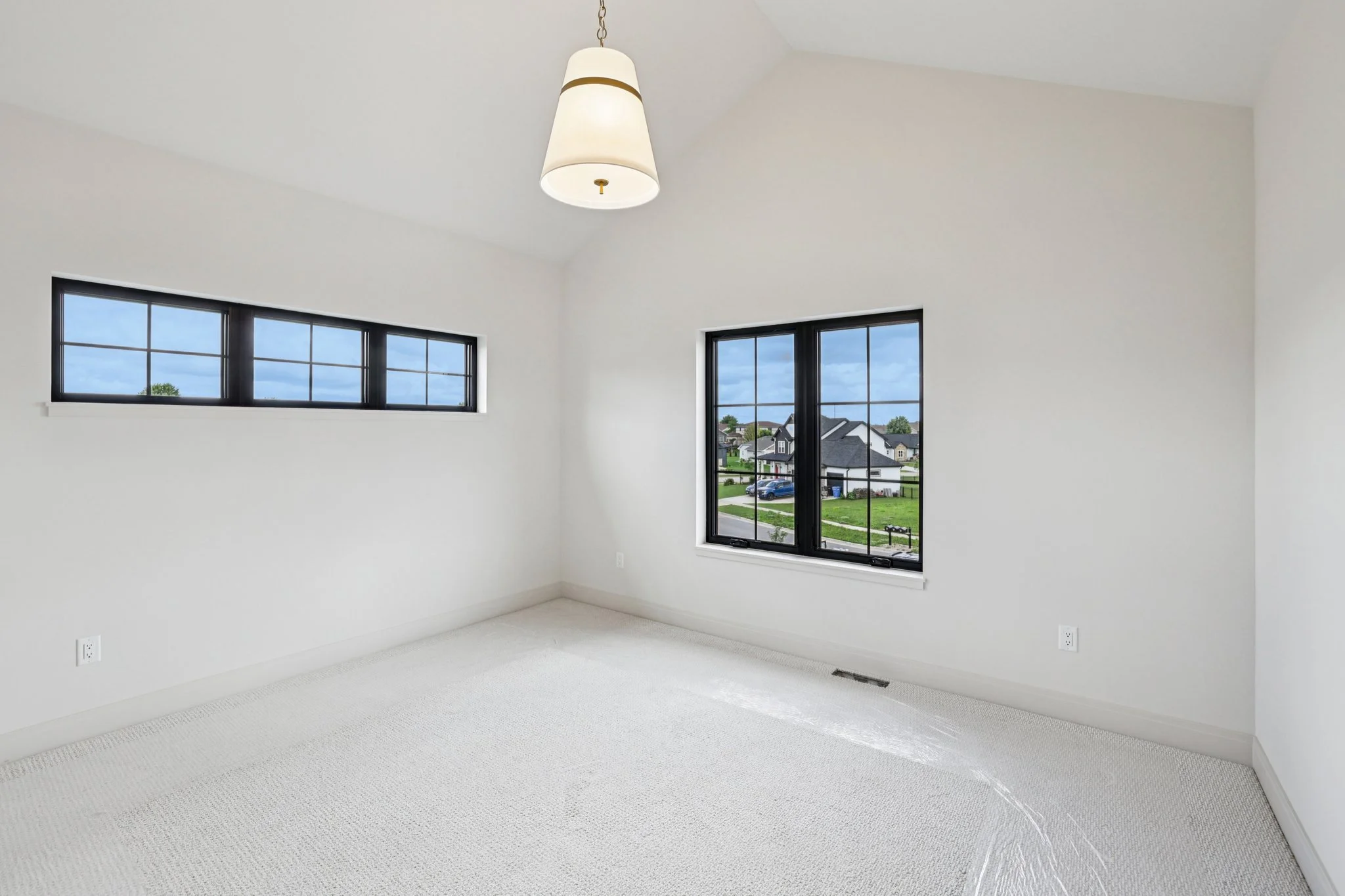 36-web-or-mls-Telemark Pkwy-S2806-036.jpg