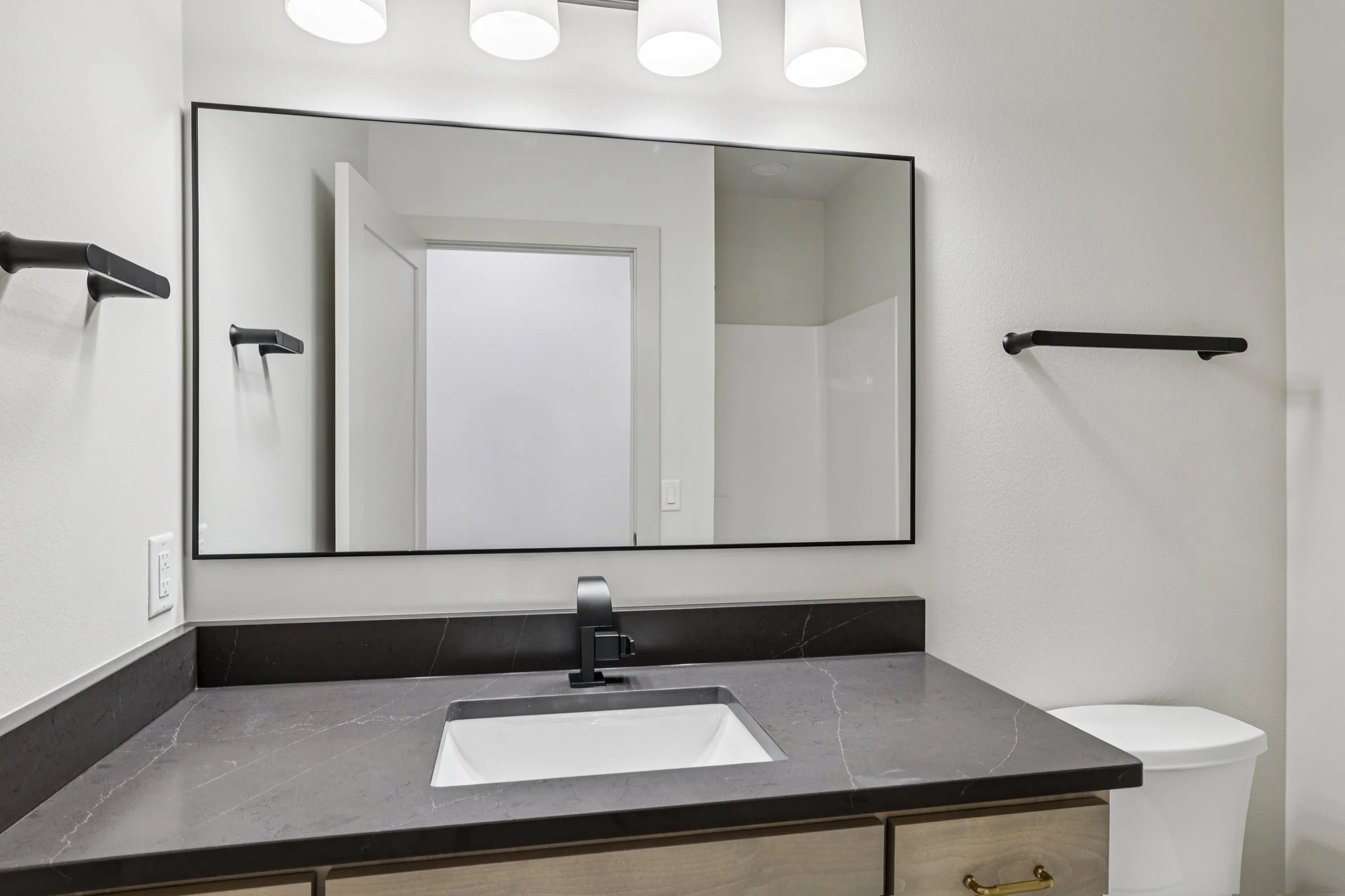 62-web-or-mls-Telemark Pkwy-S2806-062.jpg