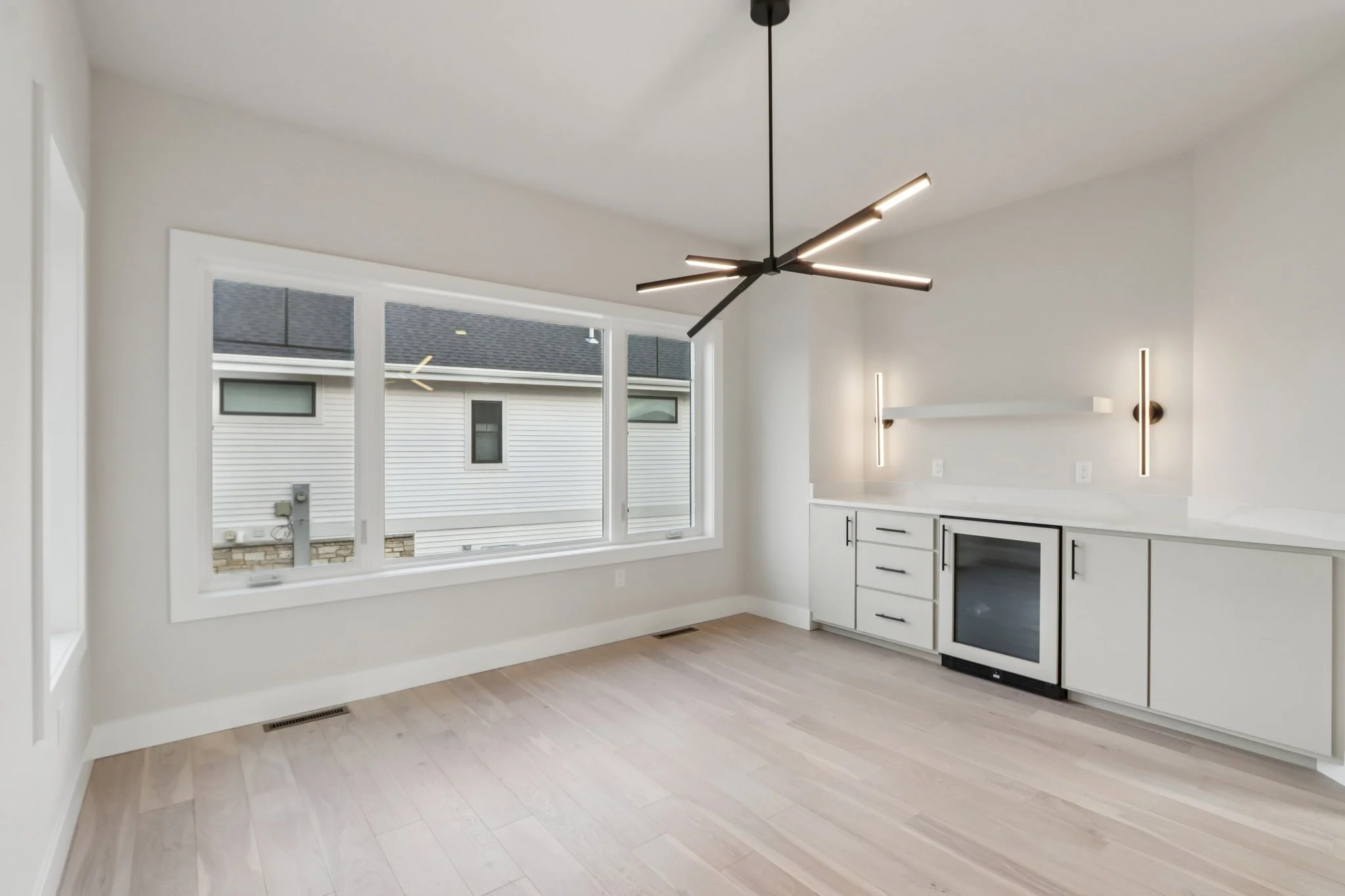 24-web-or-mls-Dagny Ln-S1802-024.jpg