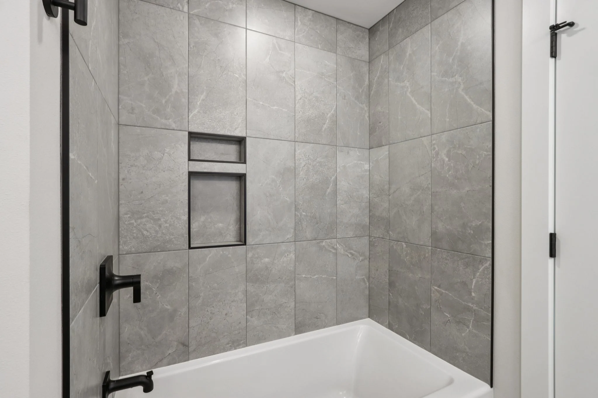 42-web-or-mls-Dagny Ln-S1802-042.jpg