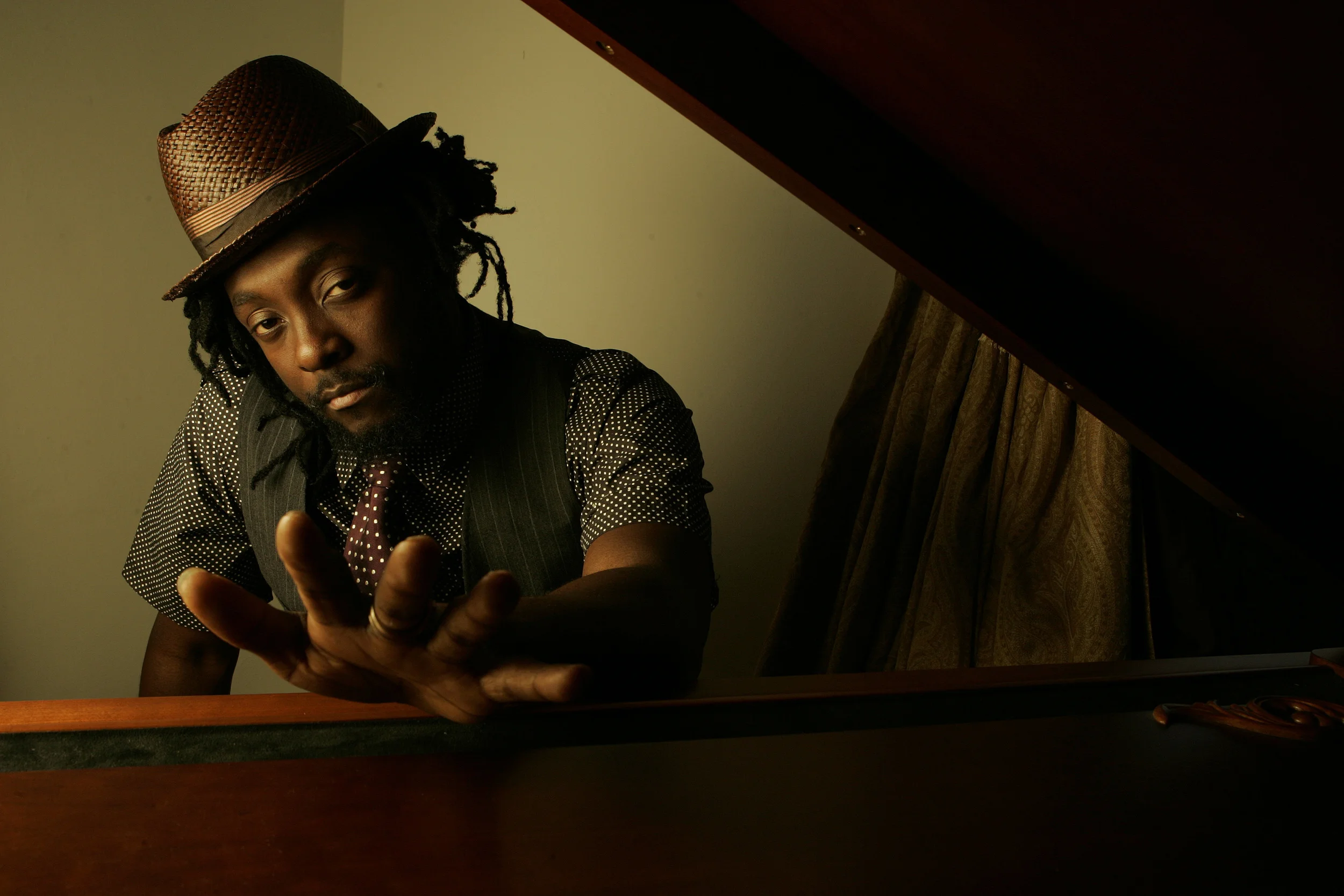 127475.CA.0823.will.i.am1.AC.JPG