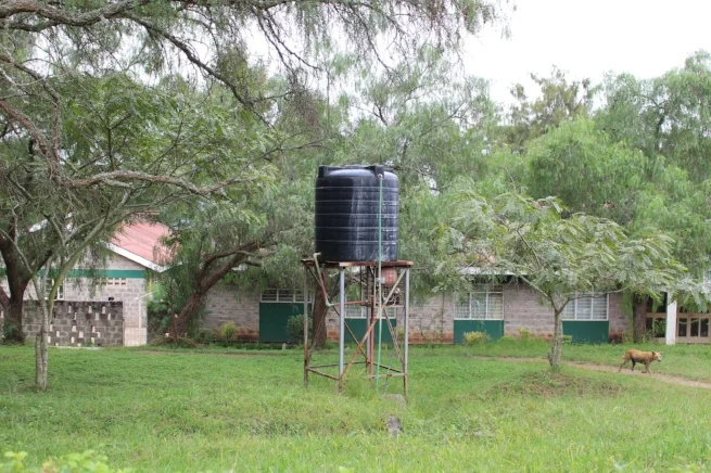 A clean, reliable water supply for the Athi River campus remains an issue; however, plans and funds are in place to resolve this through a new dam and rainwater catchment system. 