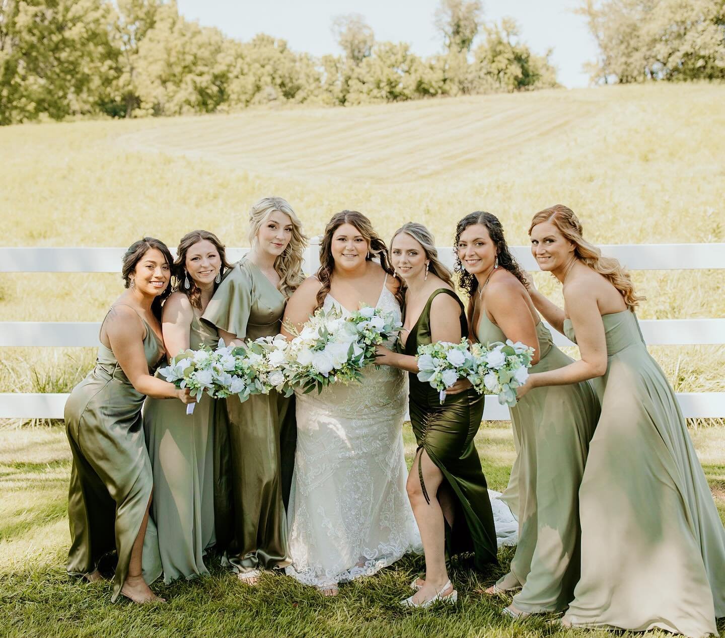 A bunch of stunners! This wedding party was so fun to work with. I love the backdrop of these pretty photos! 🌾🌿🌼

makeup: @kate_makeup_artistry 
venue: @bluestoneestate 
photos: @bodnarfilmco 
hair: @tousledbeautyco / @brittanylynnbridal 
bride: @