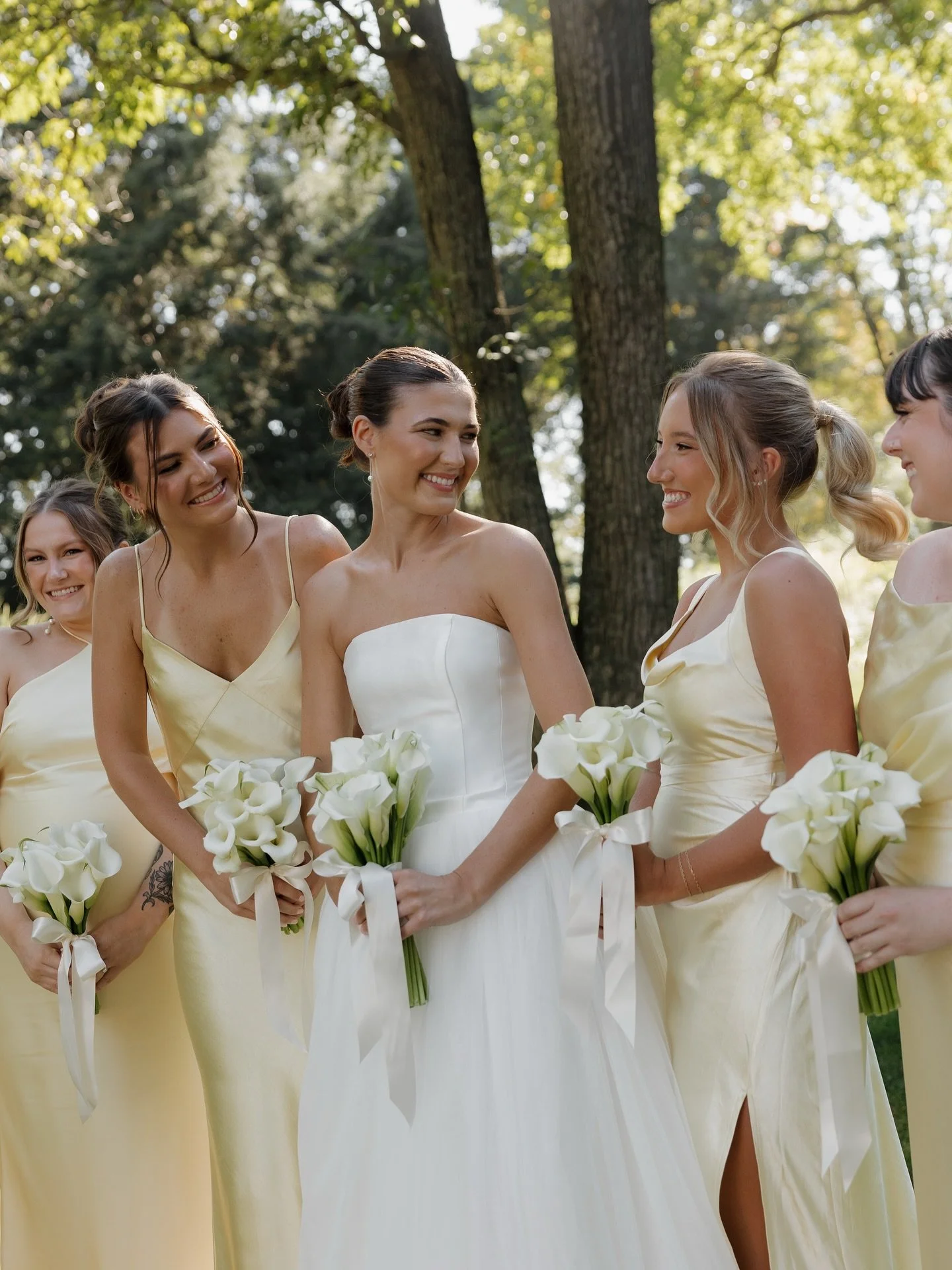 Buttercup yellow &amp; sweet little details. 🥂✨💛

.
.
.
#love #bridesmaids #dresses #wedding #weddingdetails #weddinginspo #weddingmakeup #bridalmakeup #bride #charlottewedding #charlottemua #charlottemakeupartist #besties #softglam