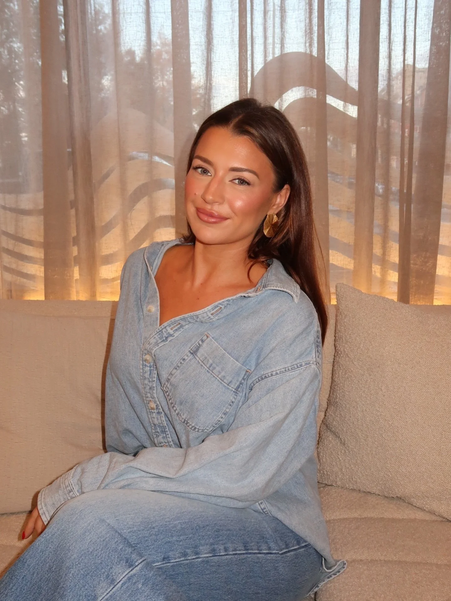 EMMA. Get ready for unending posts of this girl. She was sweet enough to be my model for content &amp; trying out some new makeup I got during @sephora sale. 🤭 This is look #1. Bronzed &amp; glowing. Natural but enhanced. Key products will be linked