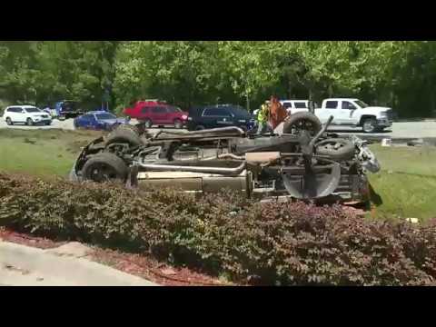 Police chase on Chatham Parkway ends with dramatic crash