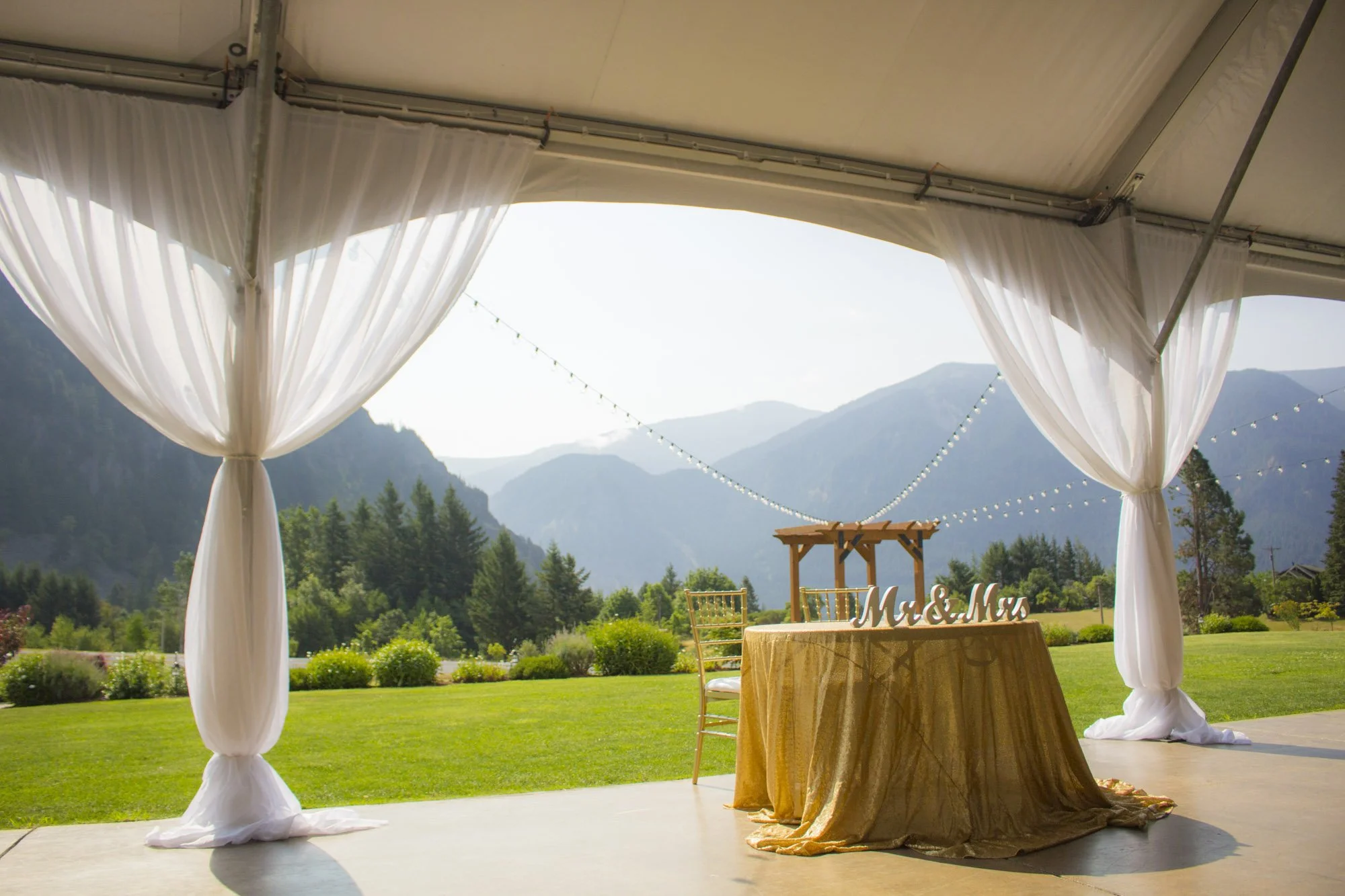 wind.mountain.ranch.wine.glasses.vista.JPG