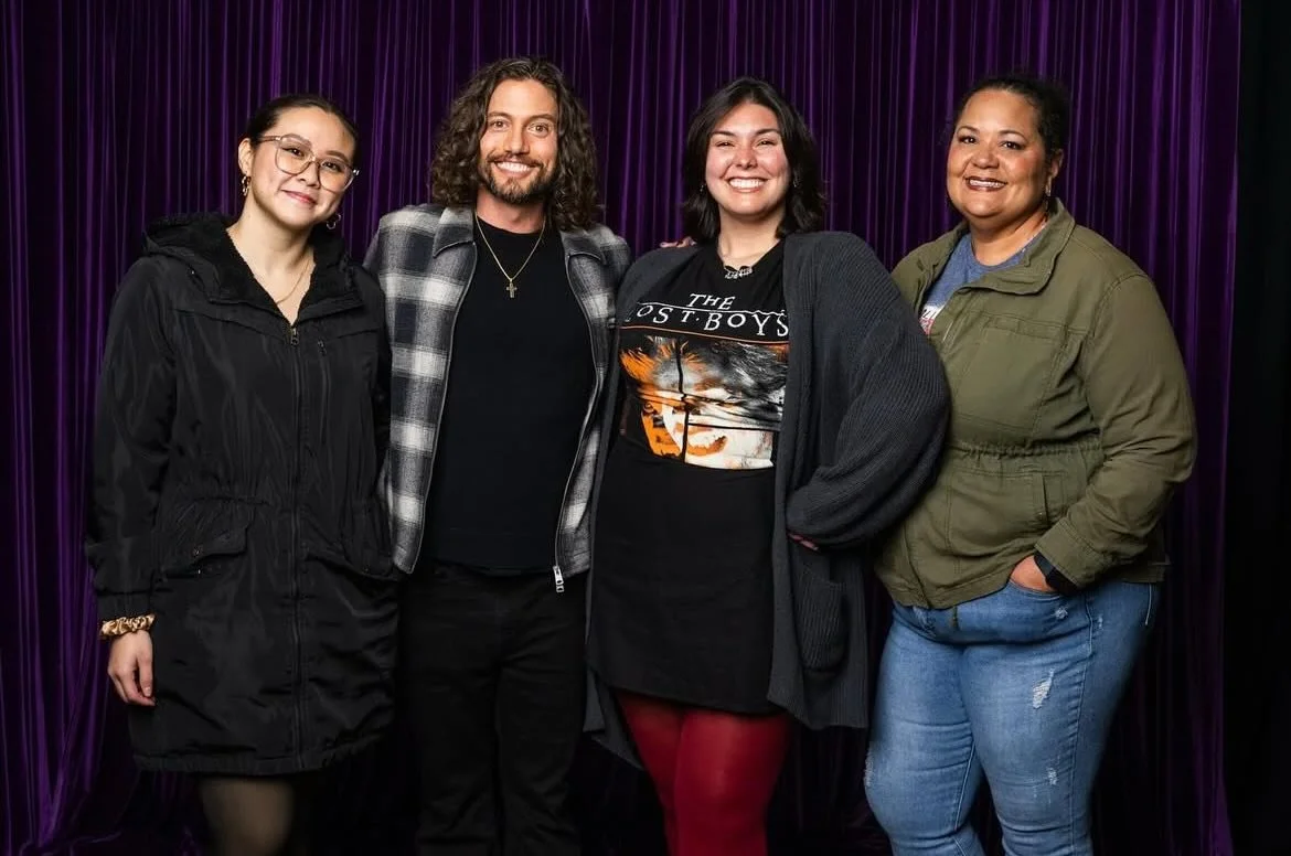 Purple Rain - Now in velvet!
🍇
☂️
#purple #drape #drapelife #purplerain #pipeanddrape #drapelife #bowerbirdpdx #portland #oregon #usa #swag