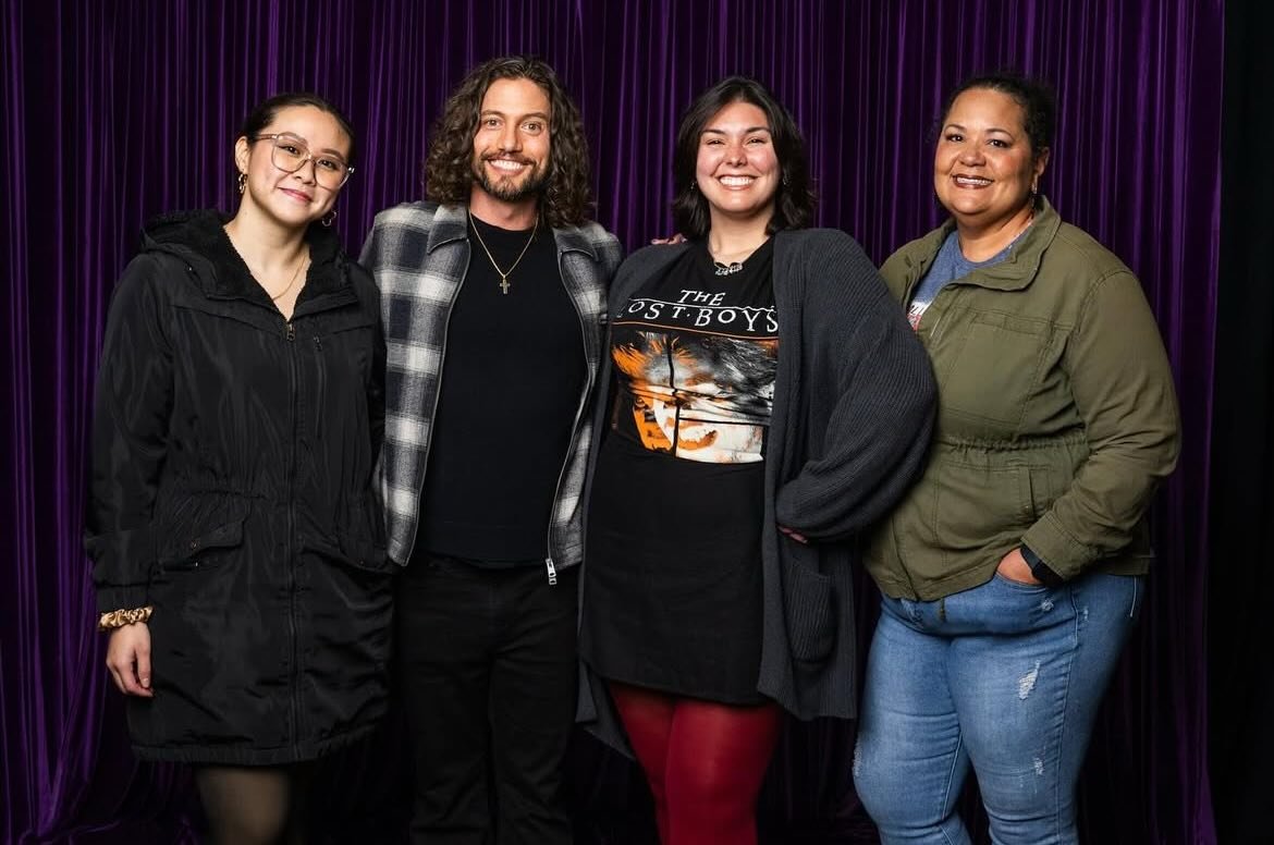 Purple Rain - Now in velvet!
🍇
☂️
#purple #drape #drapelife #purplerain #pipeanddrape #drapelife #bowerbirdpdx #portland #oregon #usa #swag