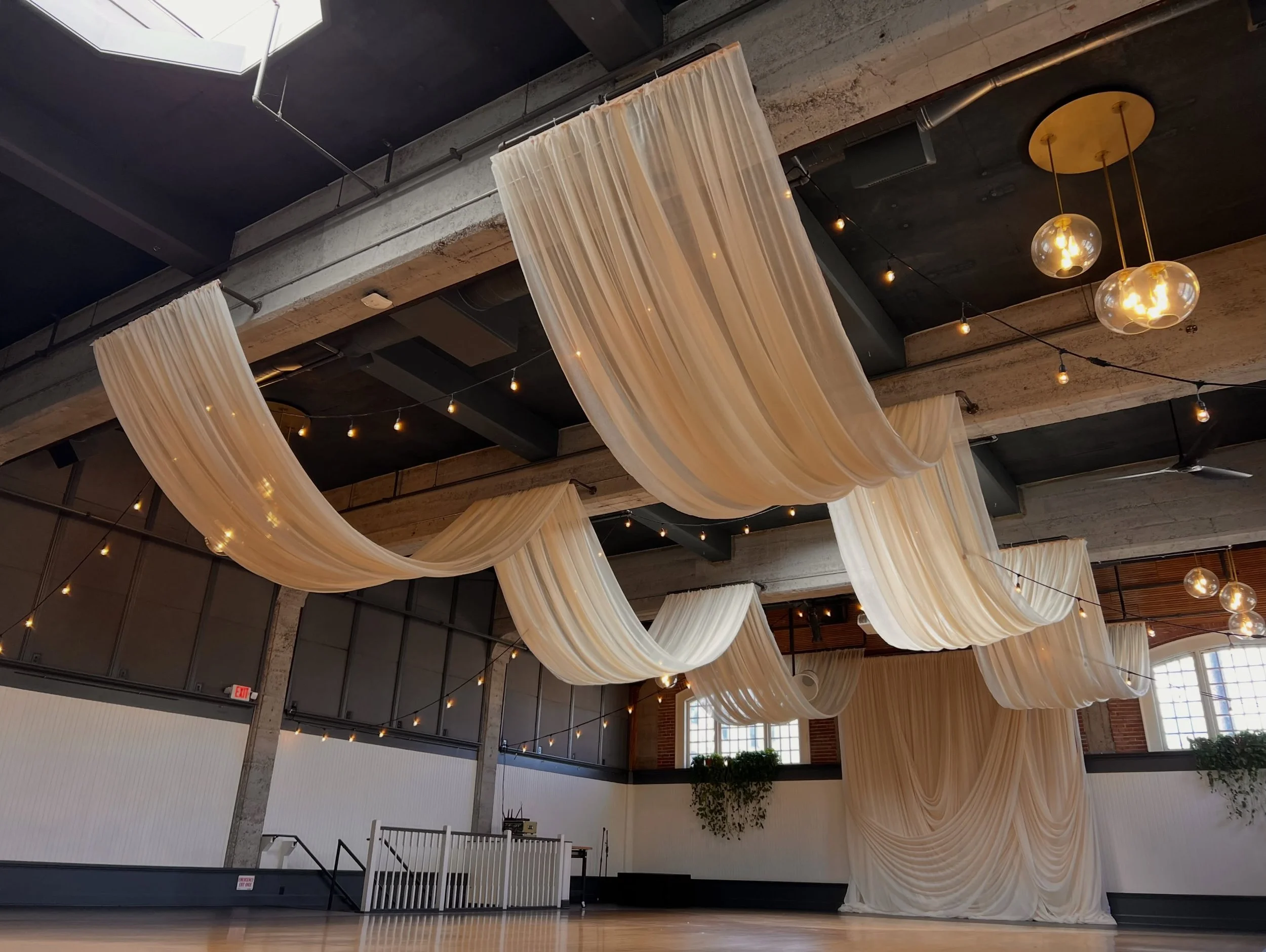 Drape transformation for your Portland area event or project.

Drape: Bowerbird Events @bowerbirdpdx 
Venue: The Evergreen @theevergreenpdx