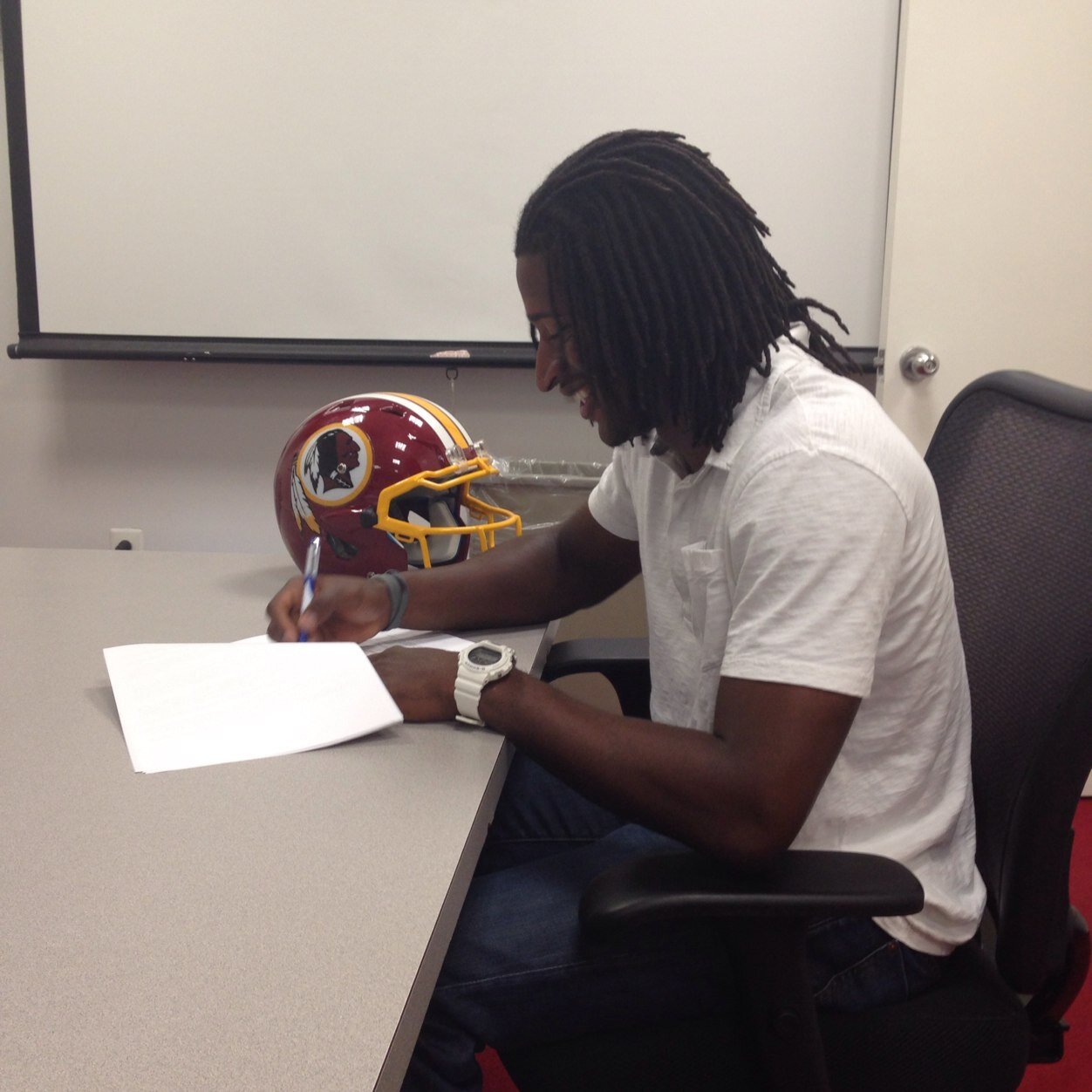 Andre Roberts_signing.jpeg