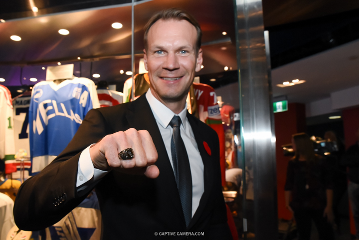  Nov. 6, 2015 (Toronto, ON) - Hockey Hall of Fame inductee Niklas Lidstrom demonstrates her ring. 