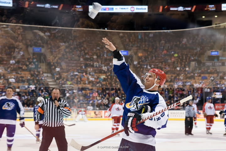  Nov. 8, 2015 (Toronto, ON) - Sergei Federov of Team Bure throws tshirts to the fans during the Haggar Hockey Hall of Fame Legends Classic at Air Canada Centre. 