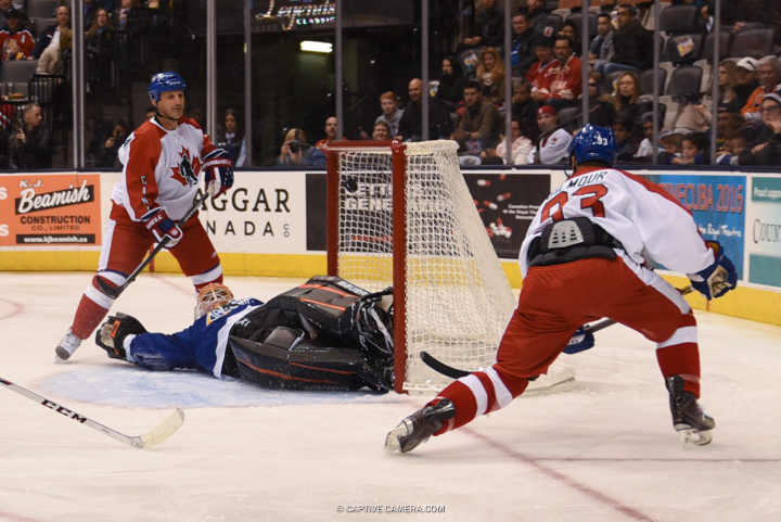  Nov. 8, 2015 (Toronto, ON) - Doug Gilmour of Team Gilmour scores against Ilya Bryzgalov during the Haggar Hockey Hall of Fame Legends Classic at Air Canada Centre. 